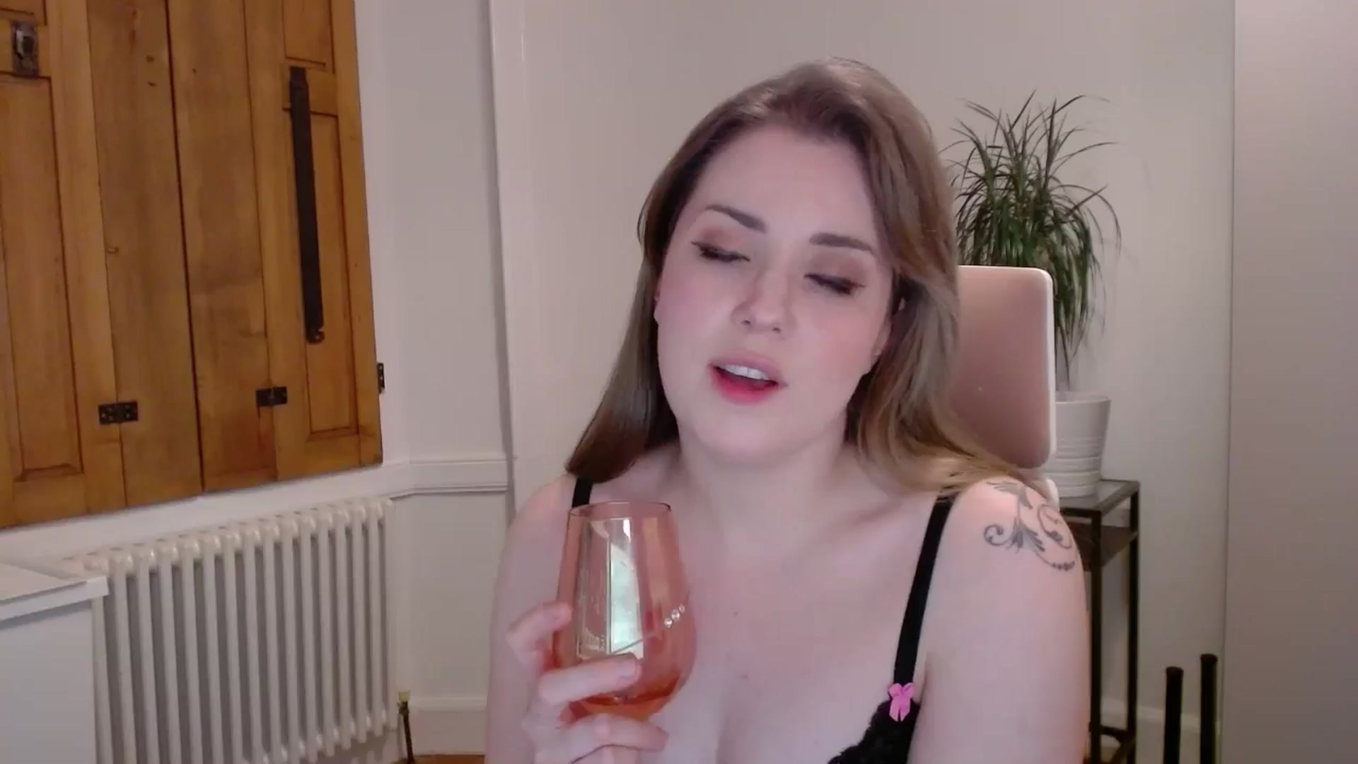 Gallery image thumbnail from Larah_Sky's myfreecams stream on, 06/30/2024, 22:44 image 15 of 20