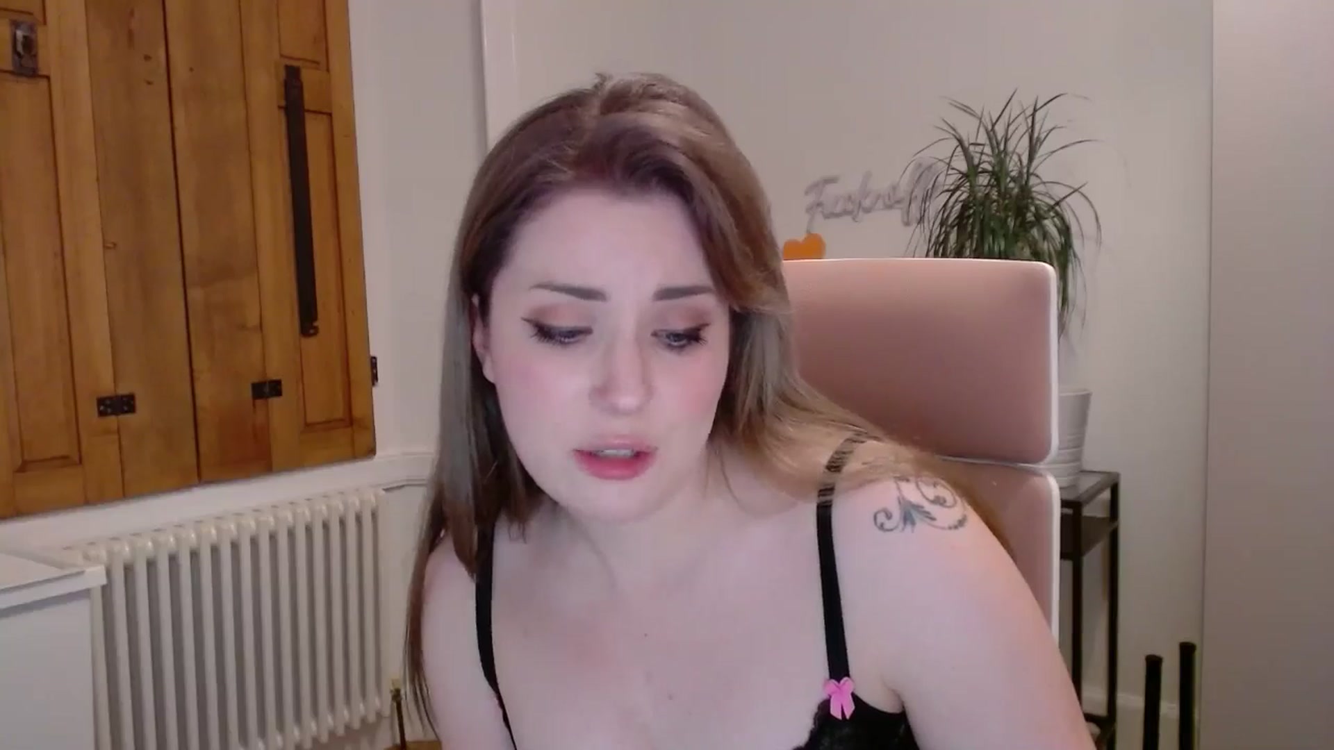 Gallery image thumbnail from Larah_Sky's myfreecams stream on, 06/30/2024, 22:44 image 16 of 20
