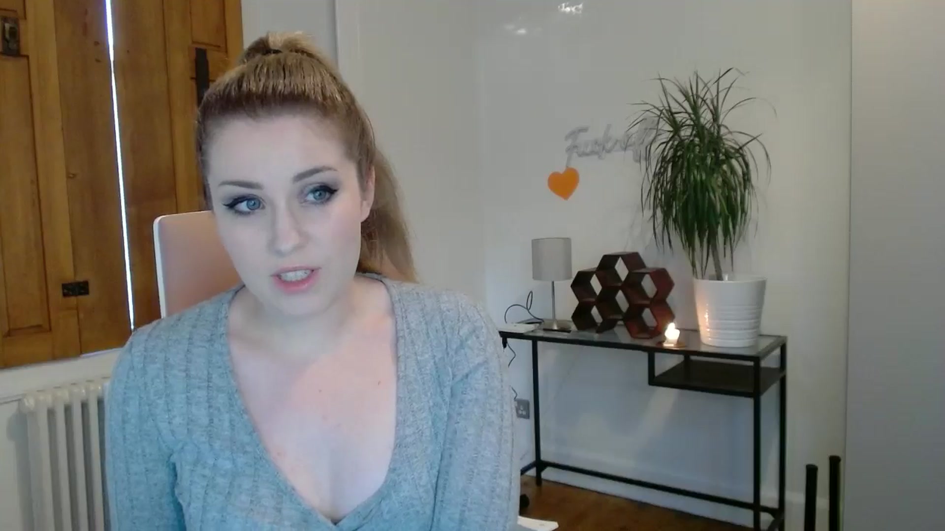 Gallery image thumbnail from Larah_Sky's myfreecams stream on, 07/16/2024, 21:43 image 3 of 20