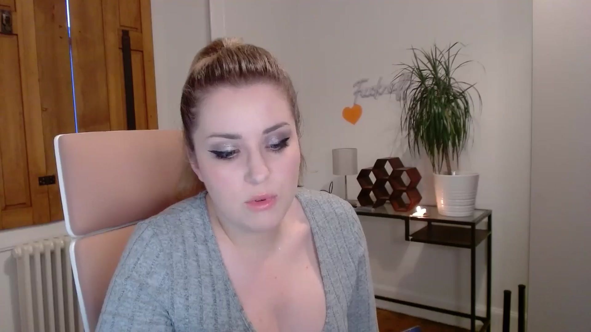 Gallery image thumbnail from Larah_Sky's myfreecams stream on, 07/16/2024, 21:43 image 14 of 20