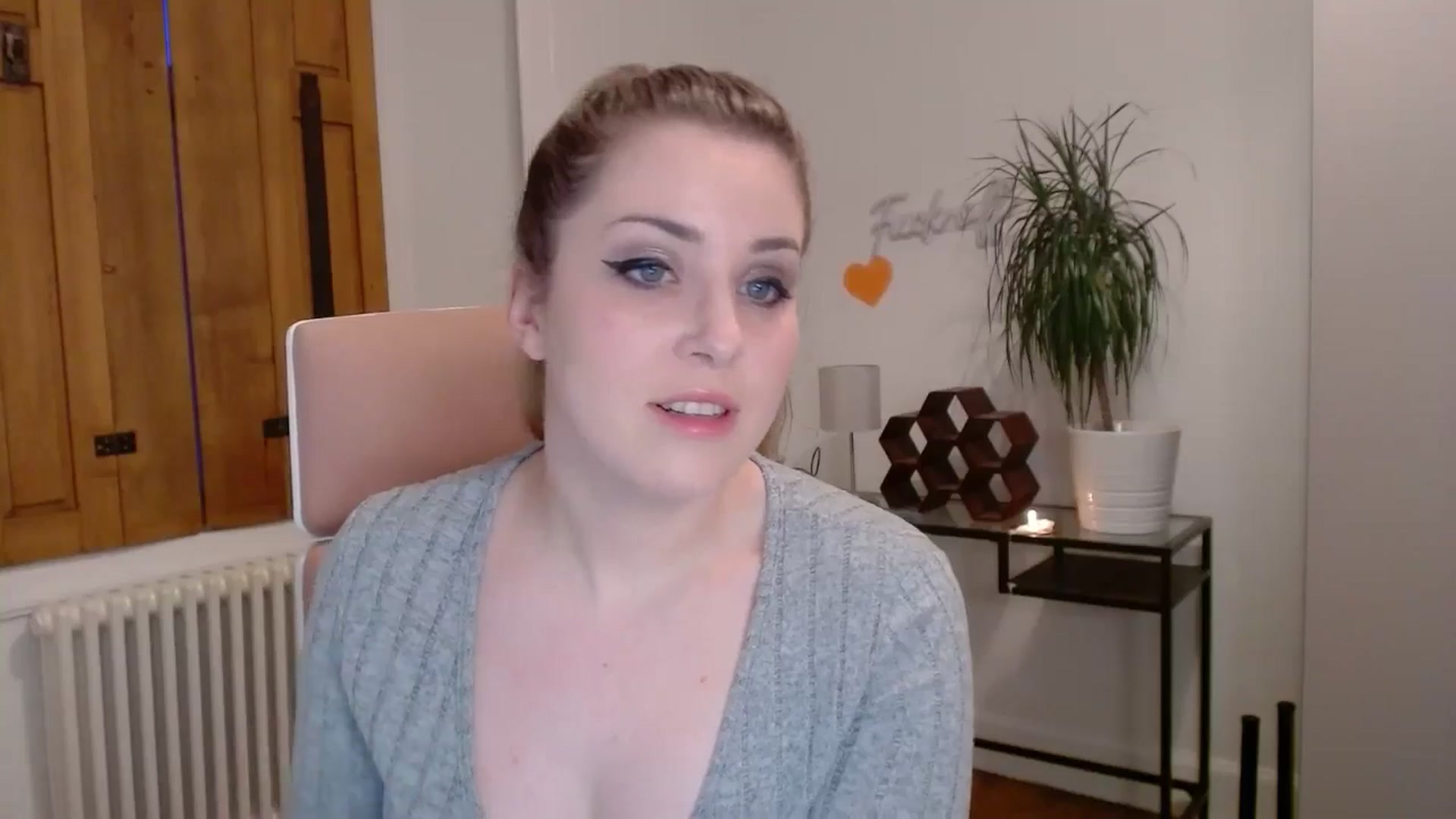 Gallery image thumbnail from Larah_Sky's myfreecams stream on, 07/16/2024, 21:43 image 18 of 20