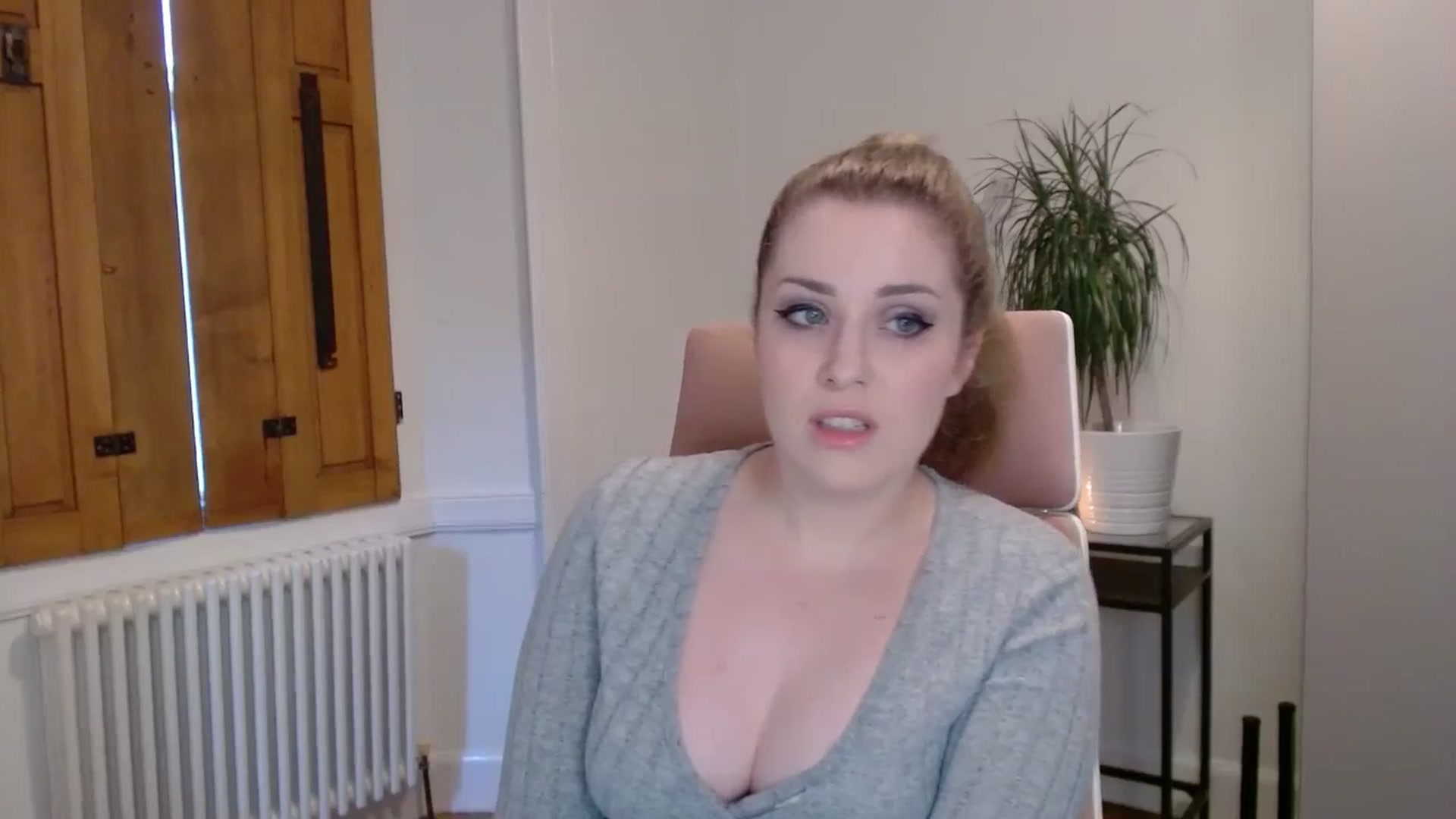 Gallery image thumbnail from Larah_Sky's myfreecams stream on, 07/16/2024, 21:43 image 9 of 20