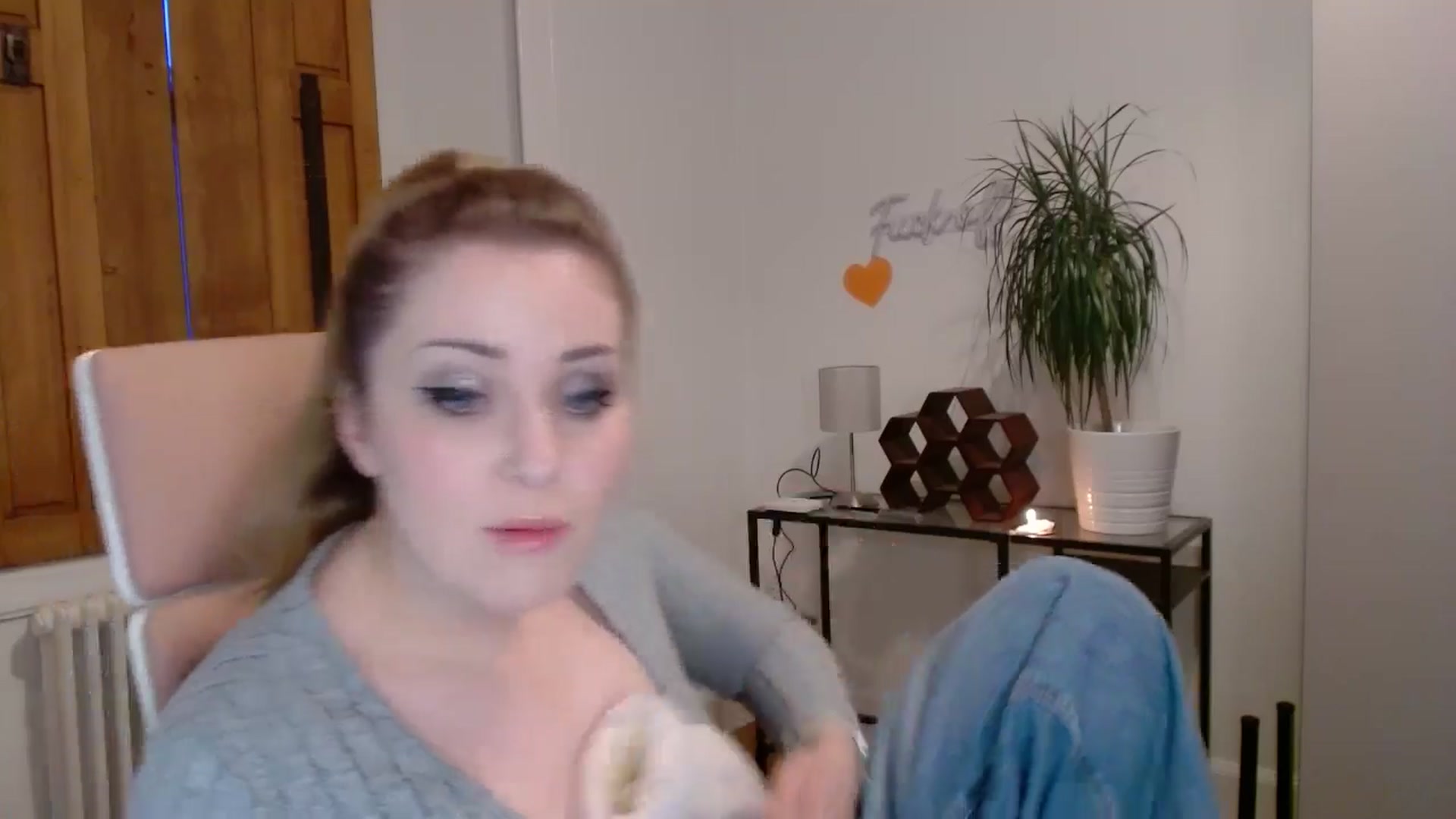 Gallery image thumbnail from Larah_Sky's myfreecams stream on, 07/16/2024, 21:43 image 16 of 20