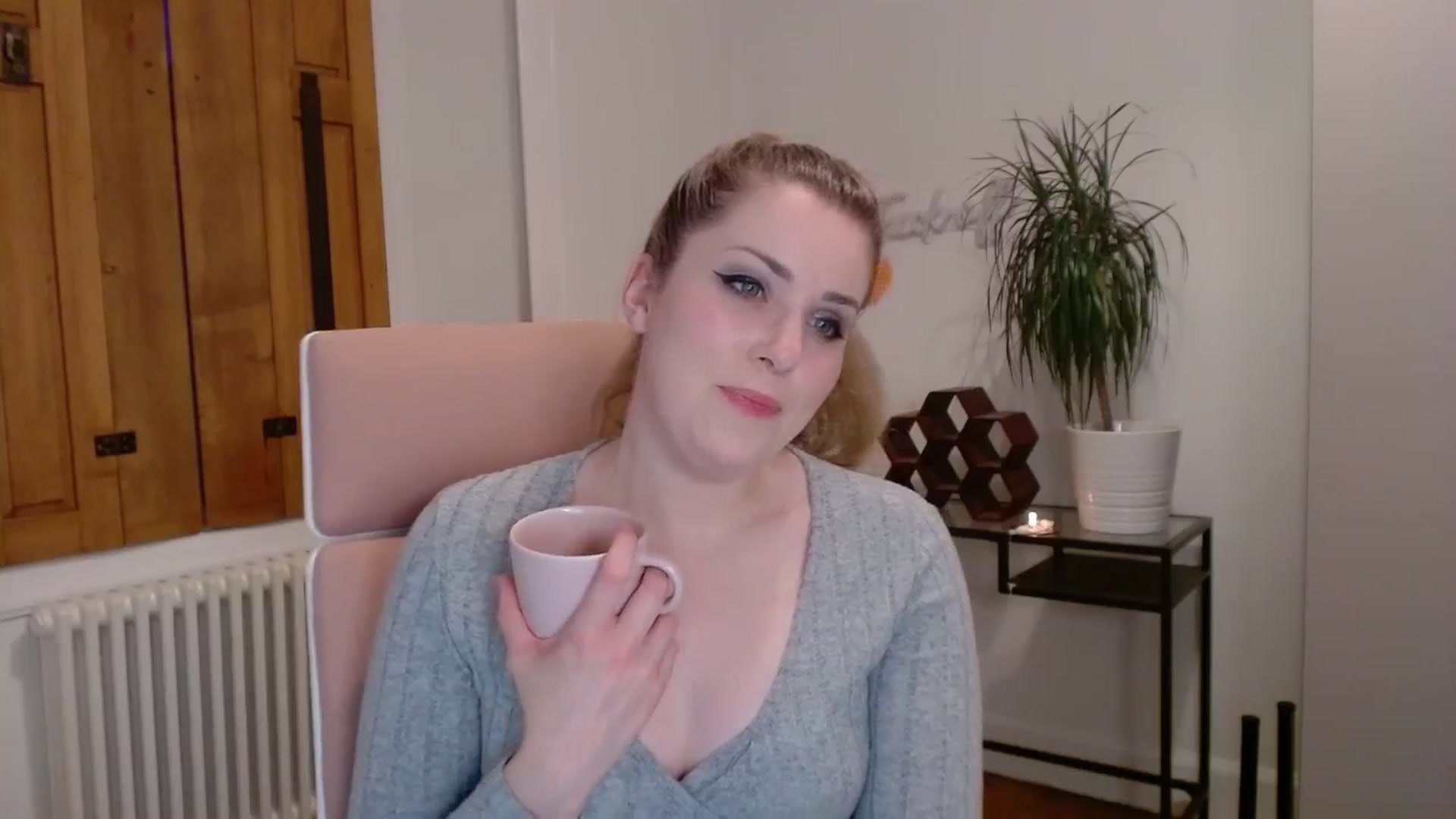 Gallery image thumbnail from Larah_Sky's myfreecams stream on, 07/16/2024, 21:43 image 20 of 20