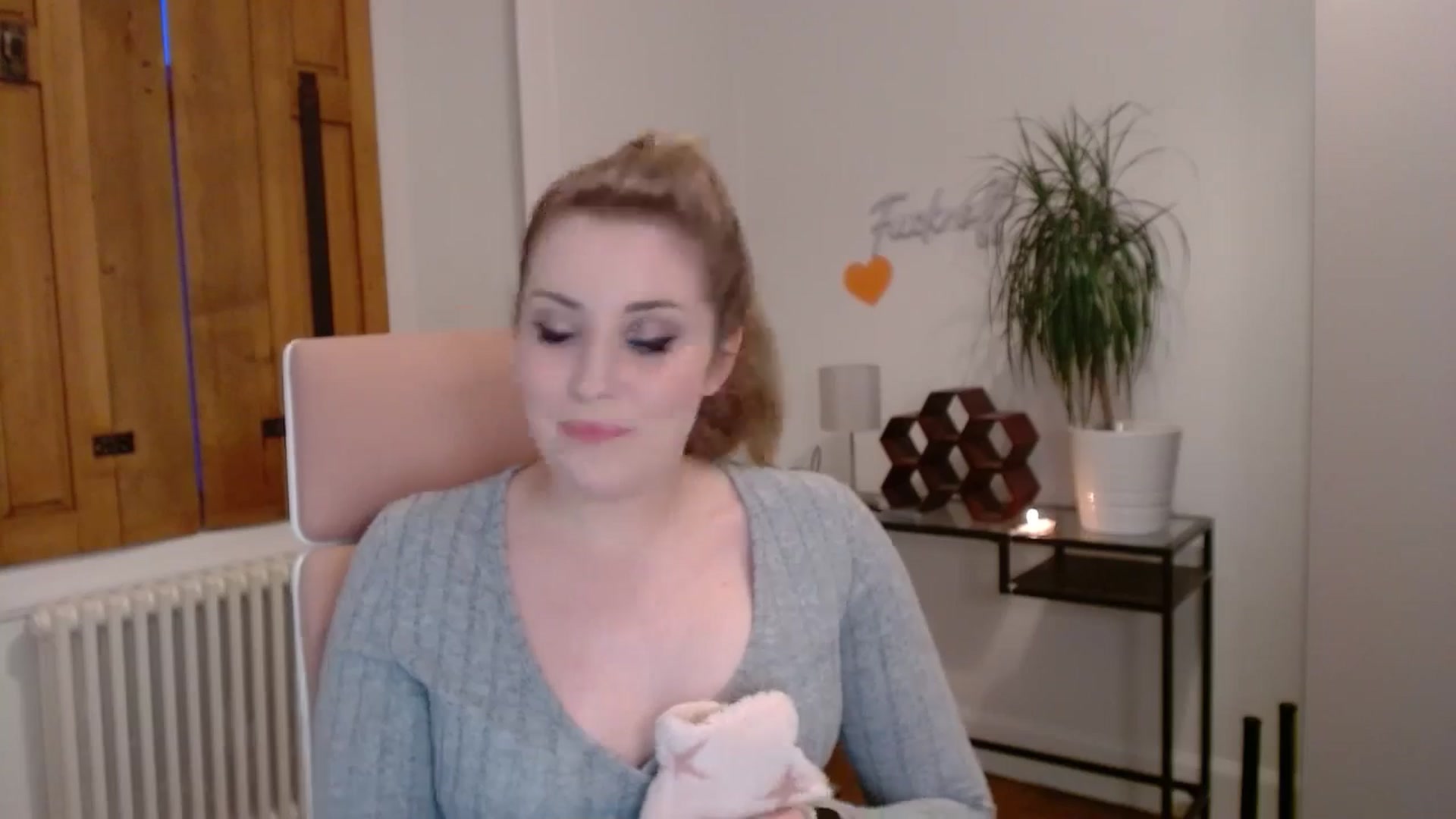 Gallery image thumbnail from Larah_Sky's myfreecams stream on, 07/16/2024, 21:43 image 17 of 20