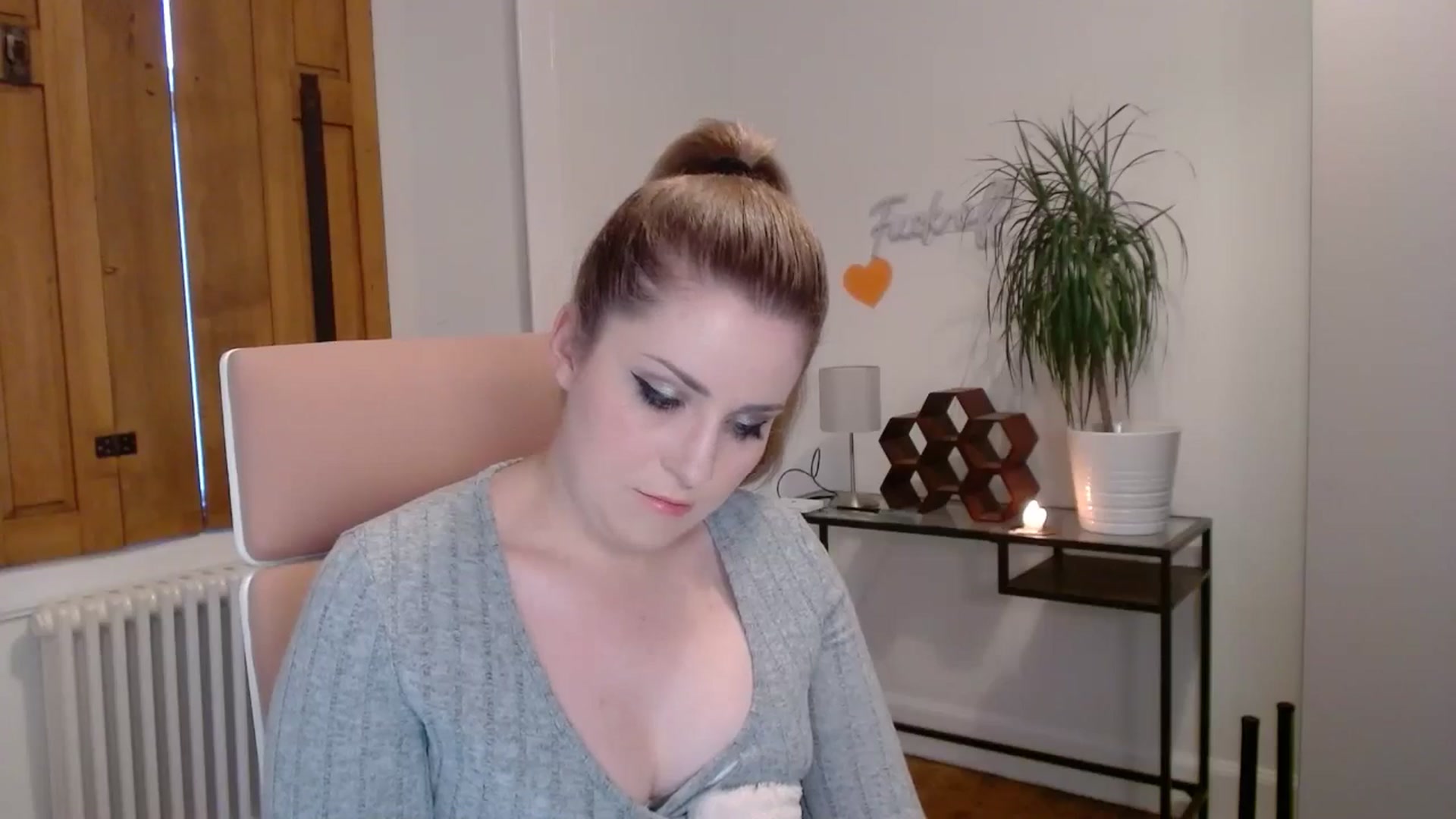 Gallery image thumbnail from Larah_Sky's myfreecams stream on, 07/16/2024, 21:43 image 11 of 20