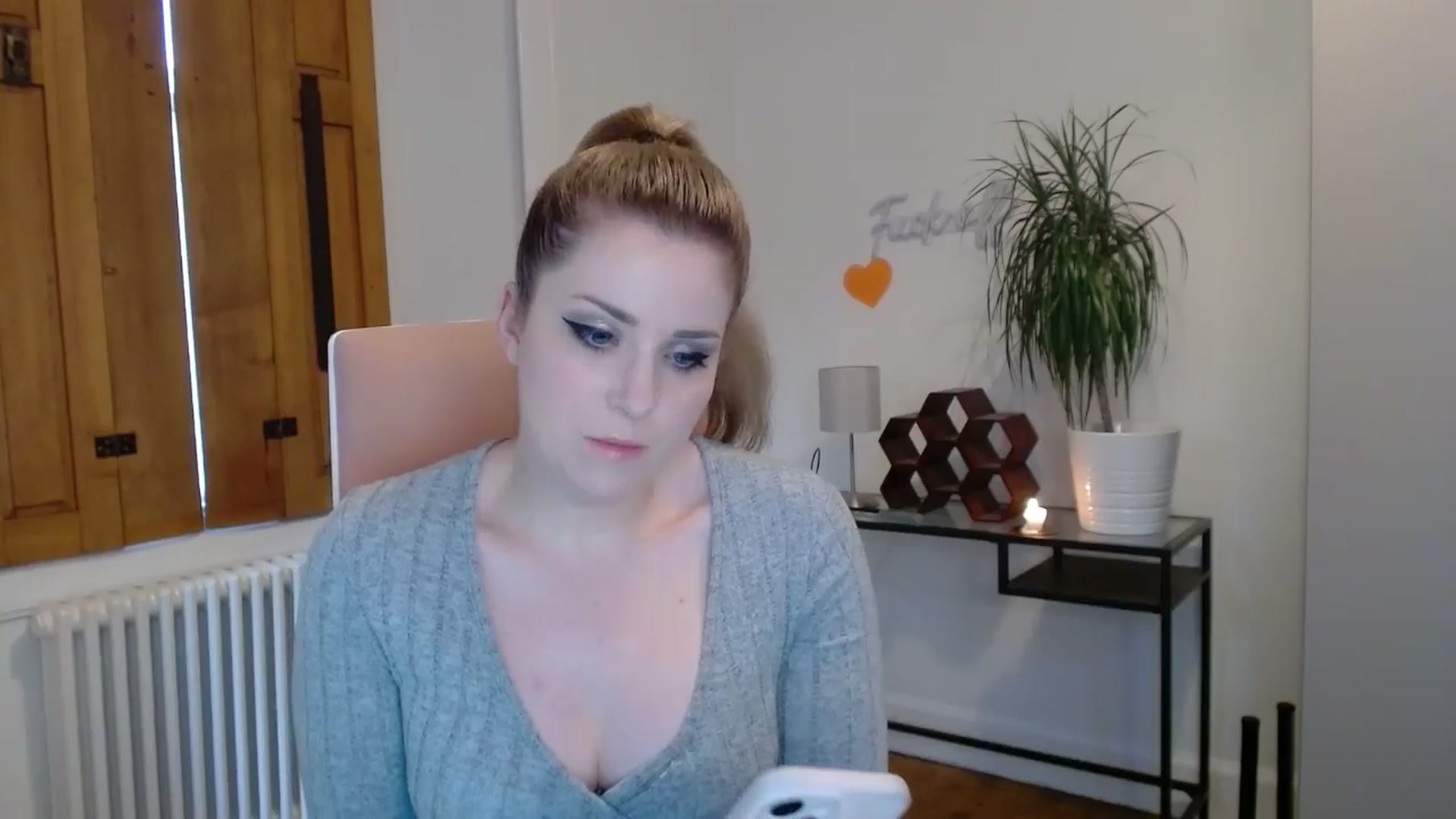 Gallery image thumbnail from Larah_Sky's myfreecams stream on, 07/16/2024, 21:43 image 4 of 20