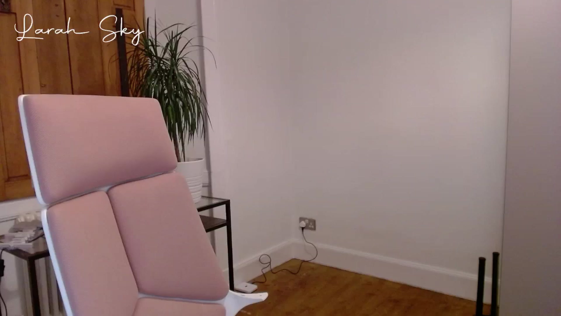 Gallery image thumbnail from Larah_Sky's myfreecams stream on, 07/21/2024, 22:50 image 7 of 20