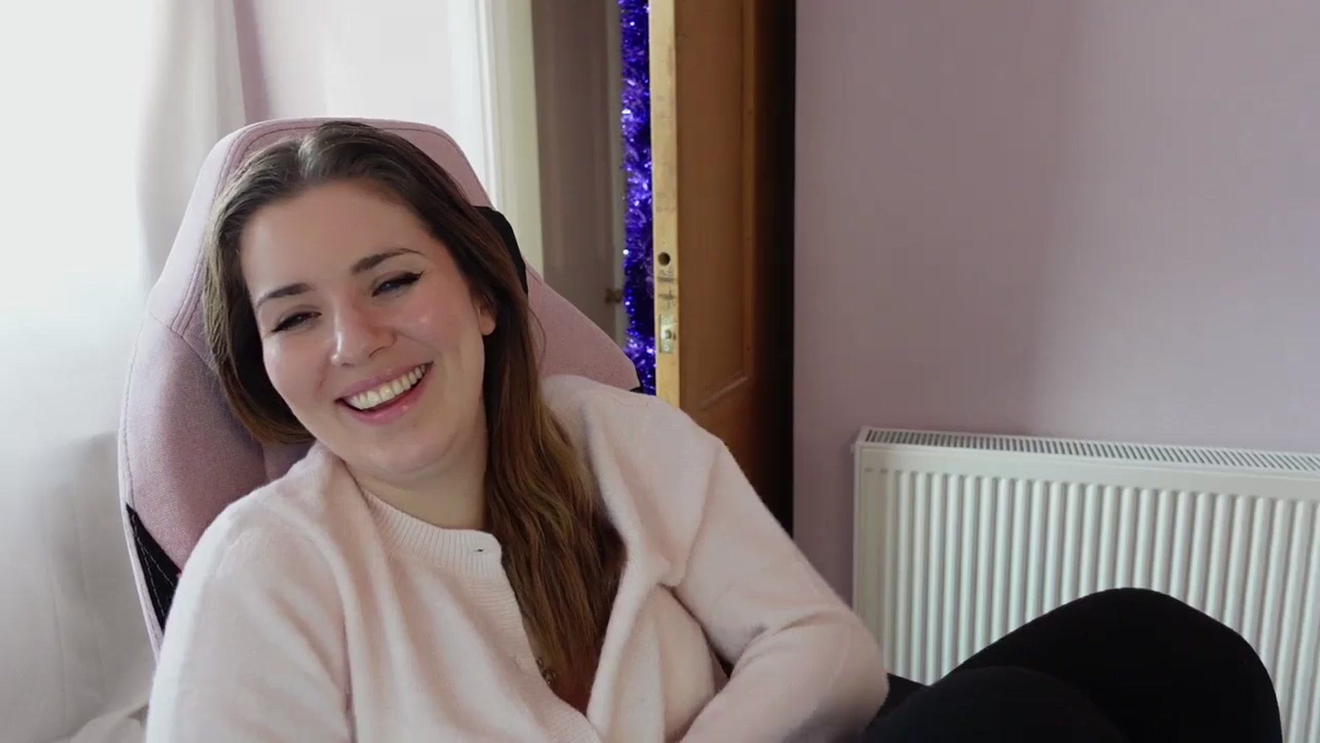 Gallery image thumbnail from Larah_Sky's myfreecams stream on, 12/21/2024, 12:12 image 6 of 20