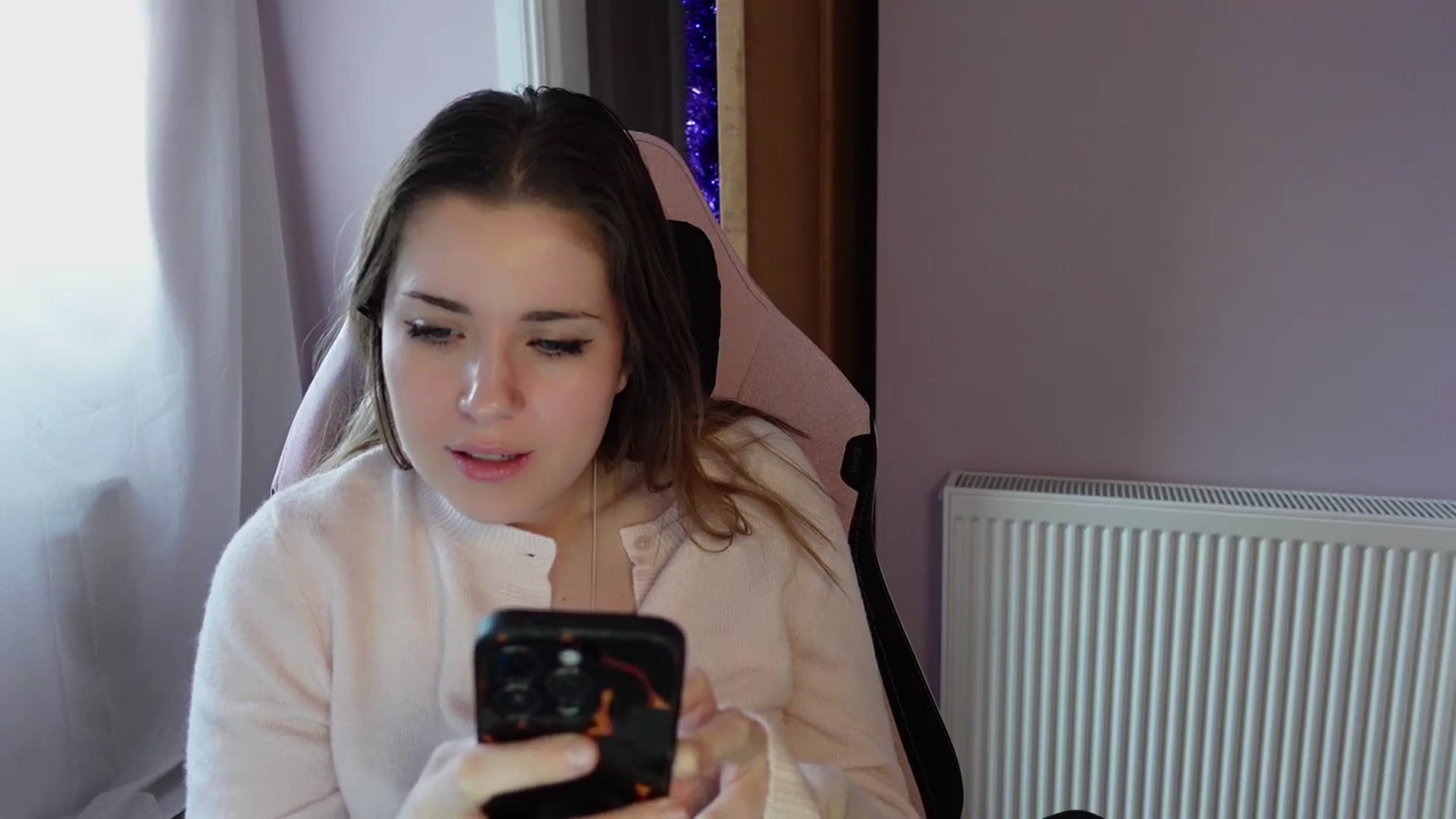 Gallery image thumbnail from Larah_Sky's myfreecams stream on, 12/21/2024, 12:12 image 15 of 20
