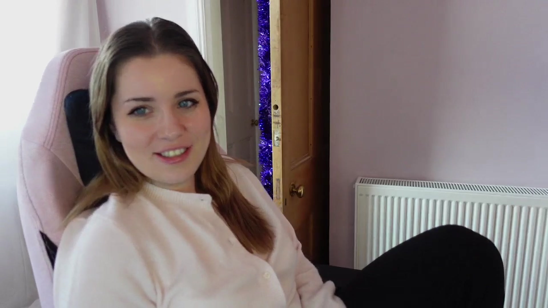 Gallery image thumbnail from Larah_Sky's myfreecams stream on, 12/21/2024, 12:12 image 2 of 20