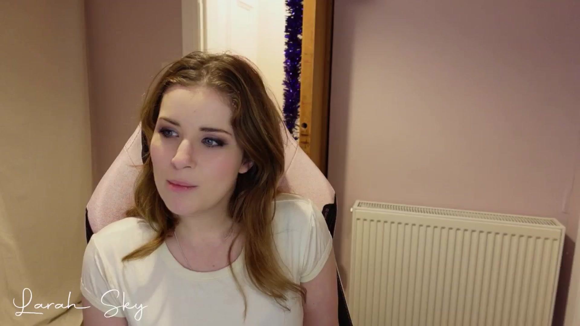 Gallery image thumbnail from Larah_Sky's myfreecams stream on, 12/24/2024, 22:46 image 5 of 20