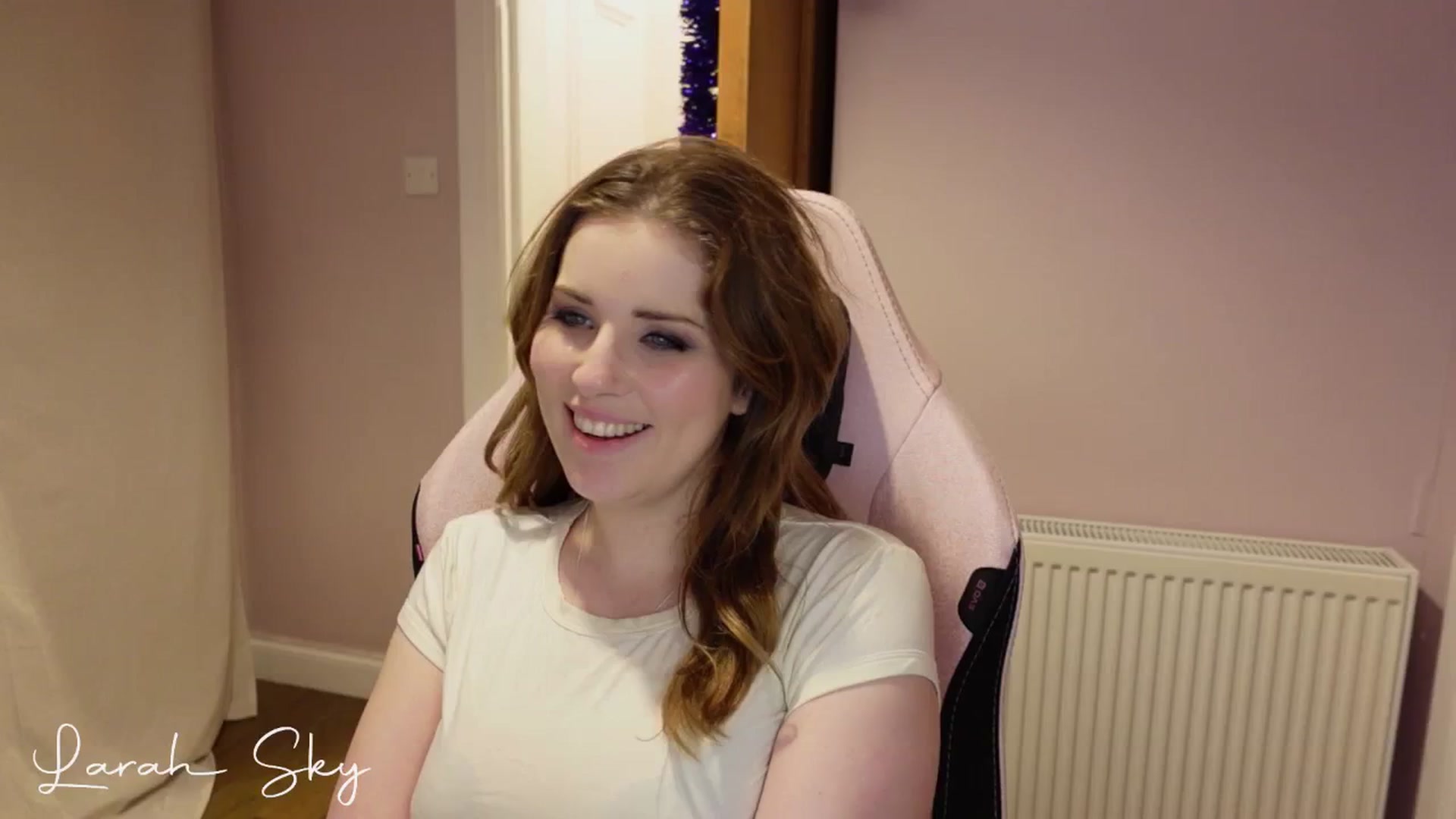 Gallery image thumbnail from Larah_Sky's myfreecams stream on, 12/24/2024, 22:46 image 1 of 20