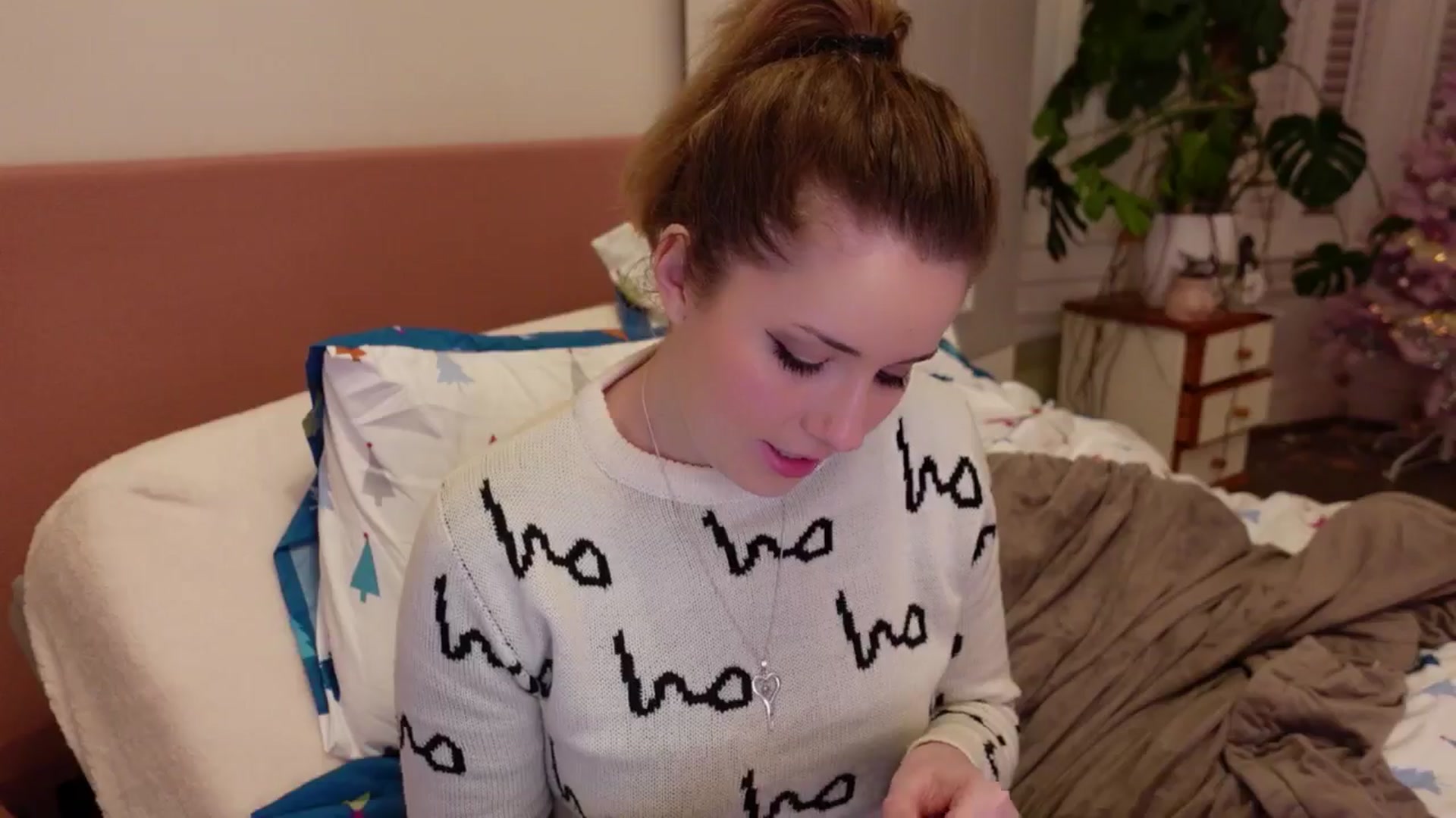 Gallery image thumbnail from Larah_Sky's myfreecams stream on, 12/25/2024, 20:46 image 17 of 20