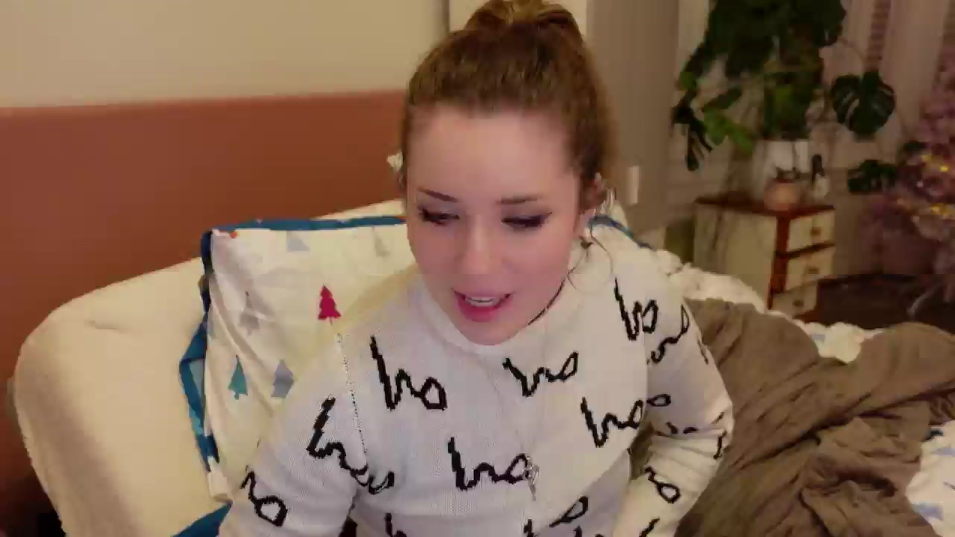 Gallery image thumbnail from Larah_Sky's myfreecams stream on, 12/25/2024, 20:46 image 12 of 20