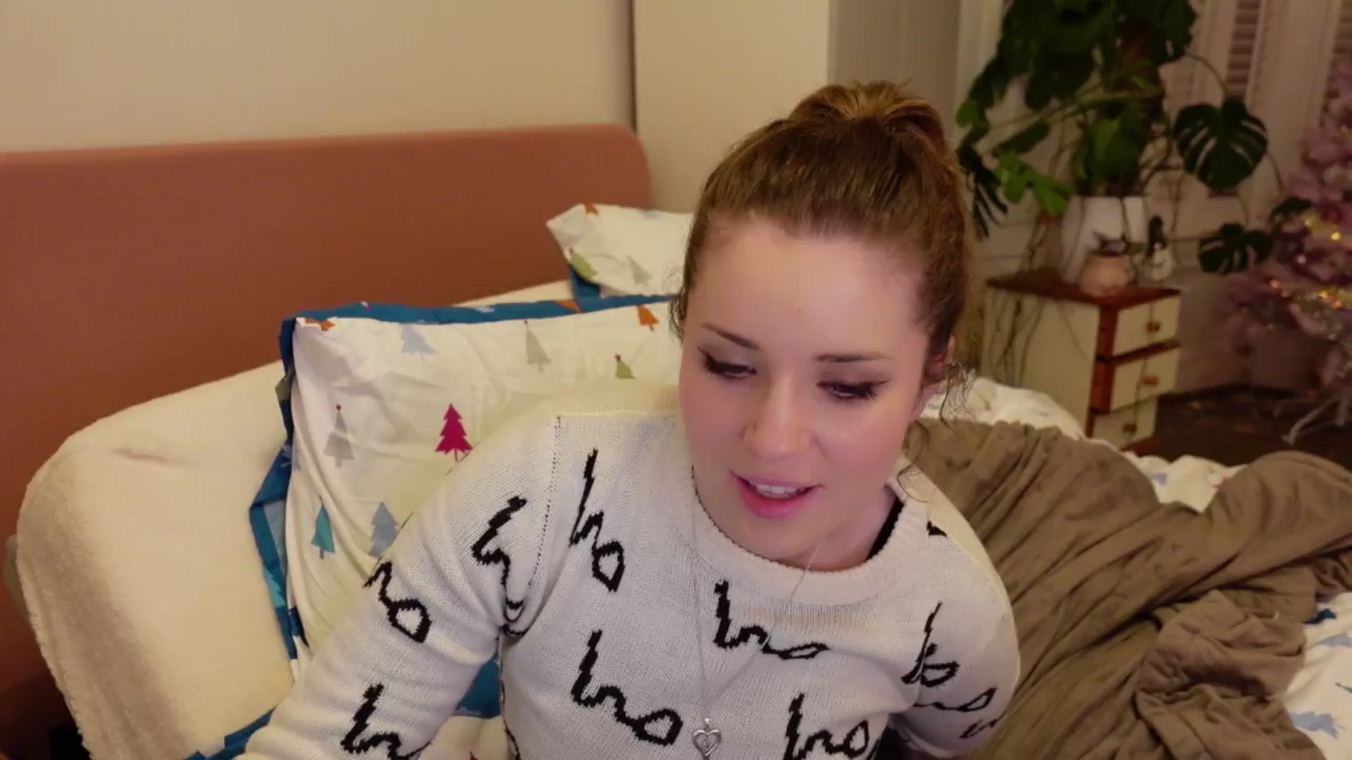 Gallery image thumbnail from Larah_Sky's myfreecams stream on, 12/25/2024, 20:46 image 10 of 20