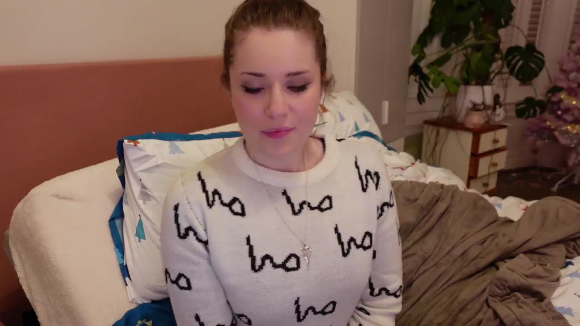 Gallery image thumbnail from Larah_Sky's myfreecams stream on, 12/25/2024, 20:46 image 14 of 20