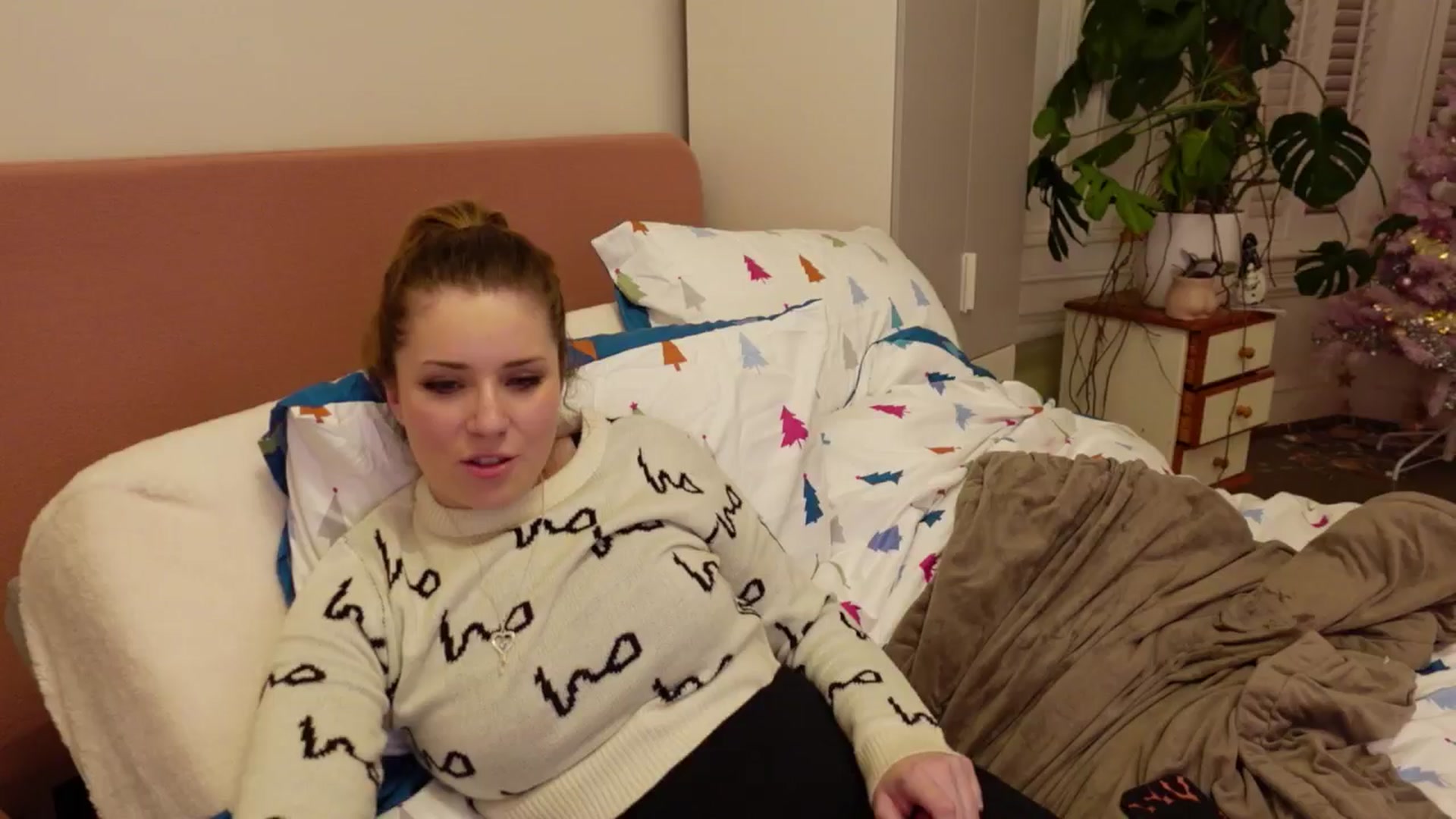 Gallery image thumbnail from Larah_Sky's myfreecams stream on, 12/25/2024, 20:46 image 5 of 20