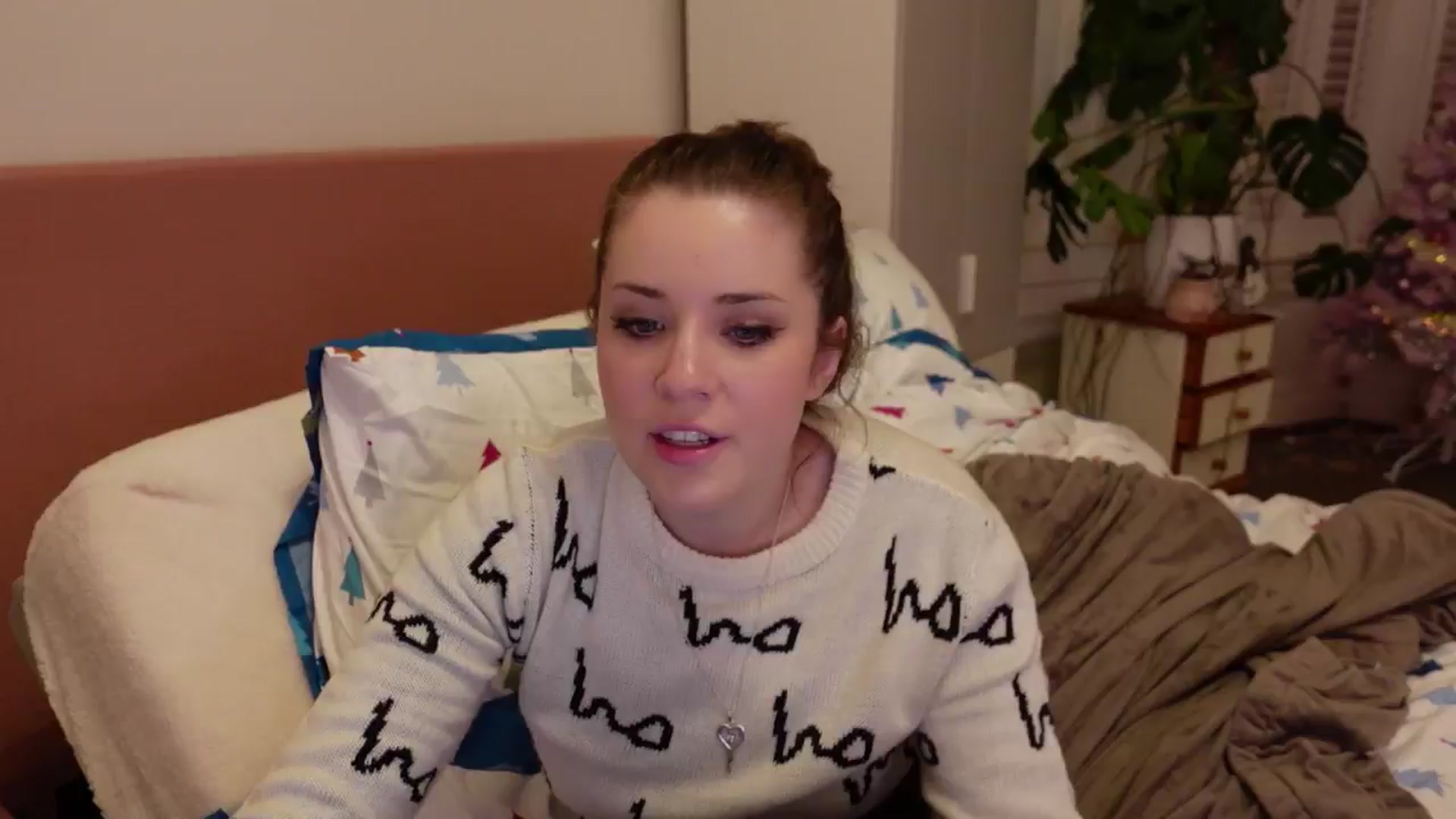 Gallery image thumbnail from Larah_Sky's myfreecams stream on, 12/25/2024, 20:46 image 7 of 20