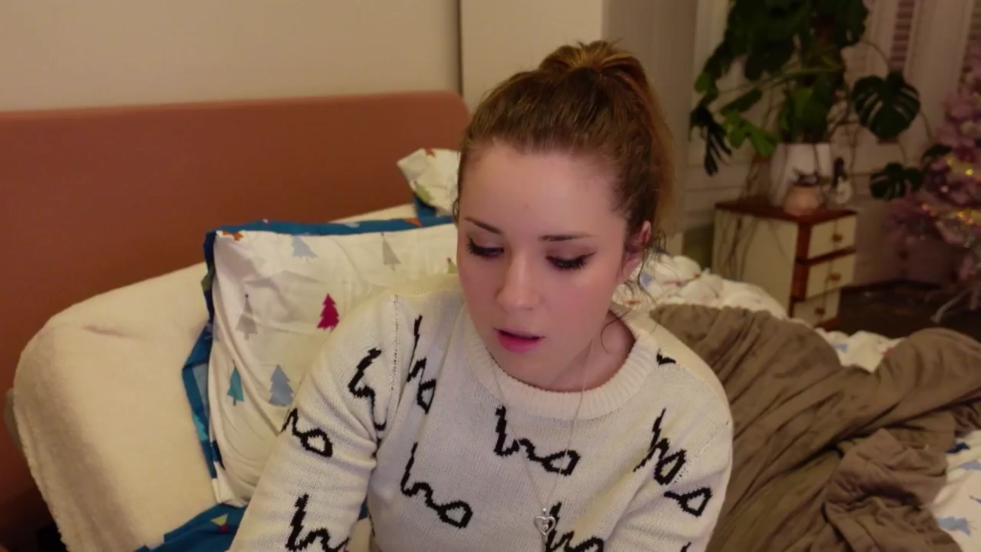 Gallery image thumbnail from Larah_Sky's myfreecams stream on, 12/25/2024, 20:46 image 9 of 20