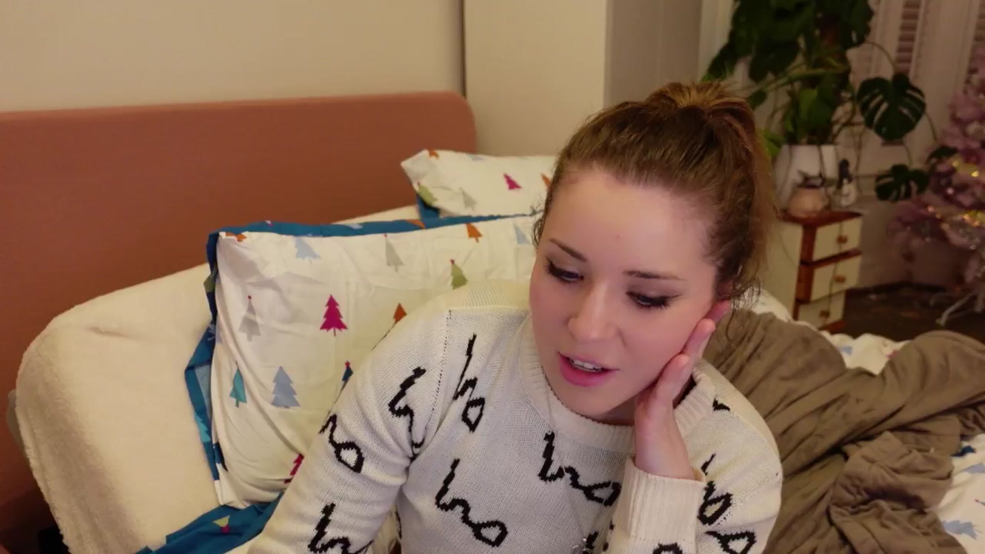 Gallery image thumbnail from Larah_Sky's myfreecams stream on, 12/25/2024, 20:46 image 8 of 20