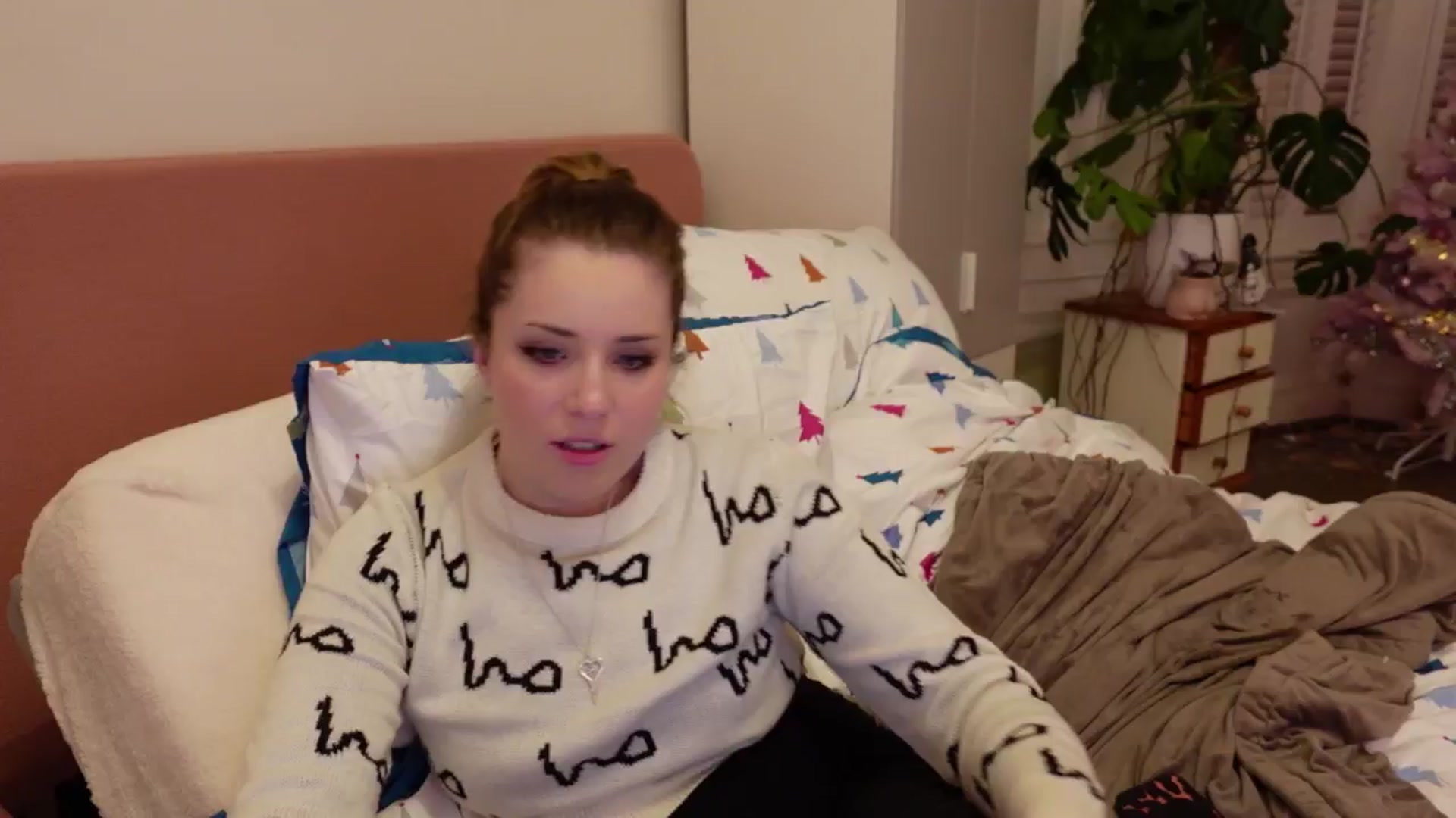Gallery image thumbnail from Larah_Sky's myfreecams stream on, 12/25/2024, 20:46 image 6 of 20