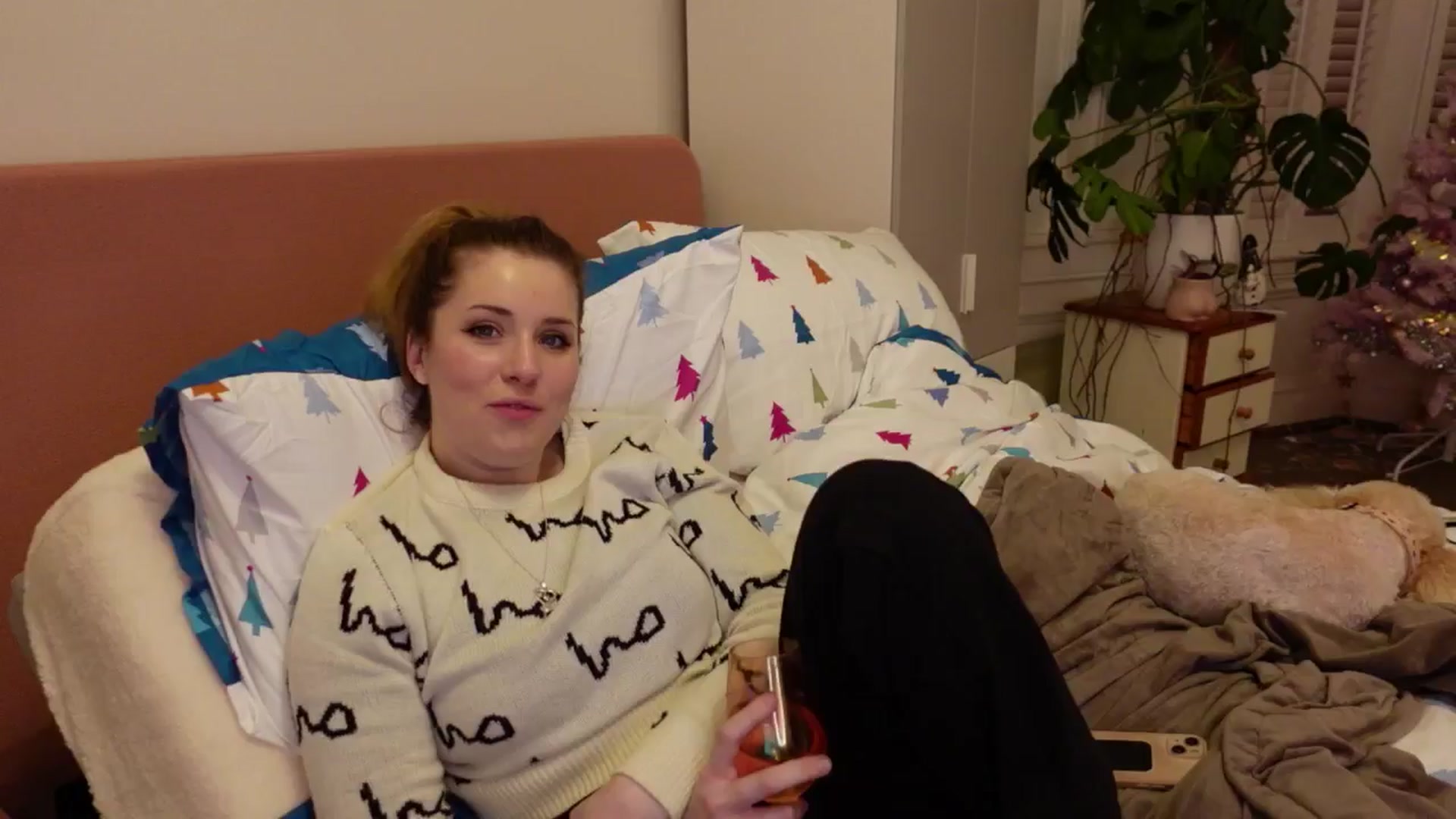 Gallery image thumbnail from Larah_Sky's myfreecams stream on, 12/25/2024, 21:20 image 8 of 20