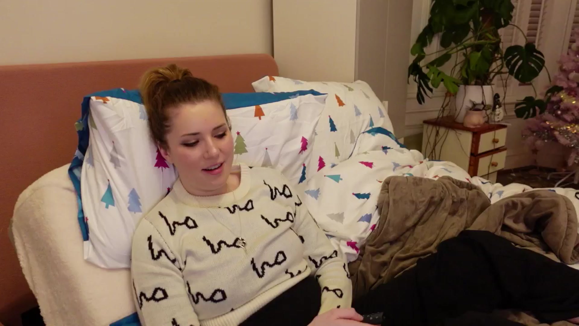 Gallery image thumbnail from Larah_Sky's myfreecams stream on, 12/25/2024, 21:20 image 1 of 20