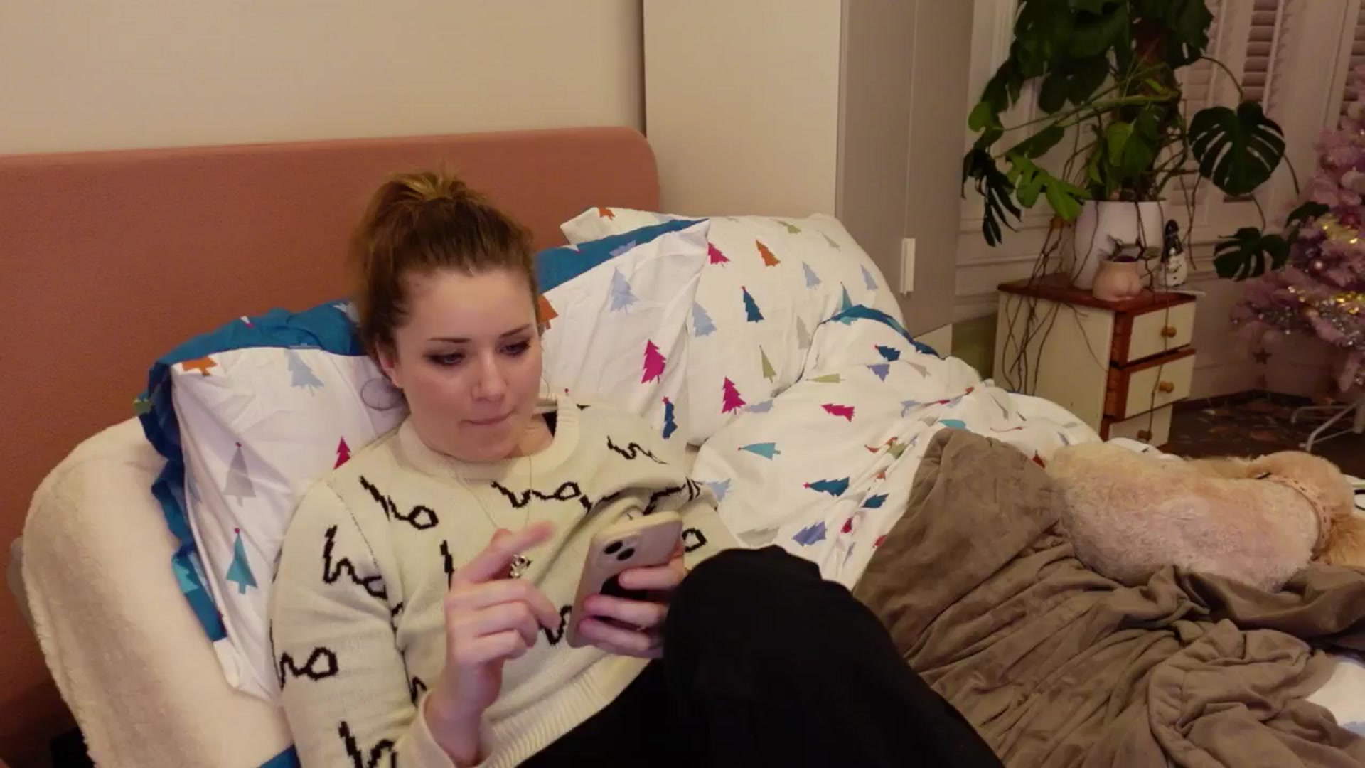 Gallery image thumbnail from Larah_Sky's myfreecams stream on, 12/25/2024, 21:20 image 9 of 20