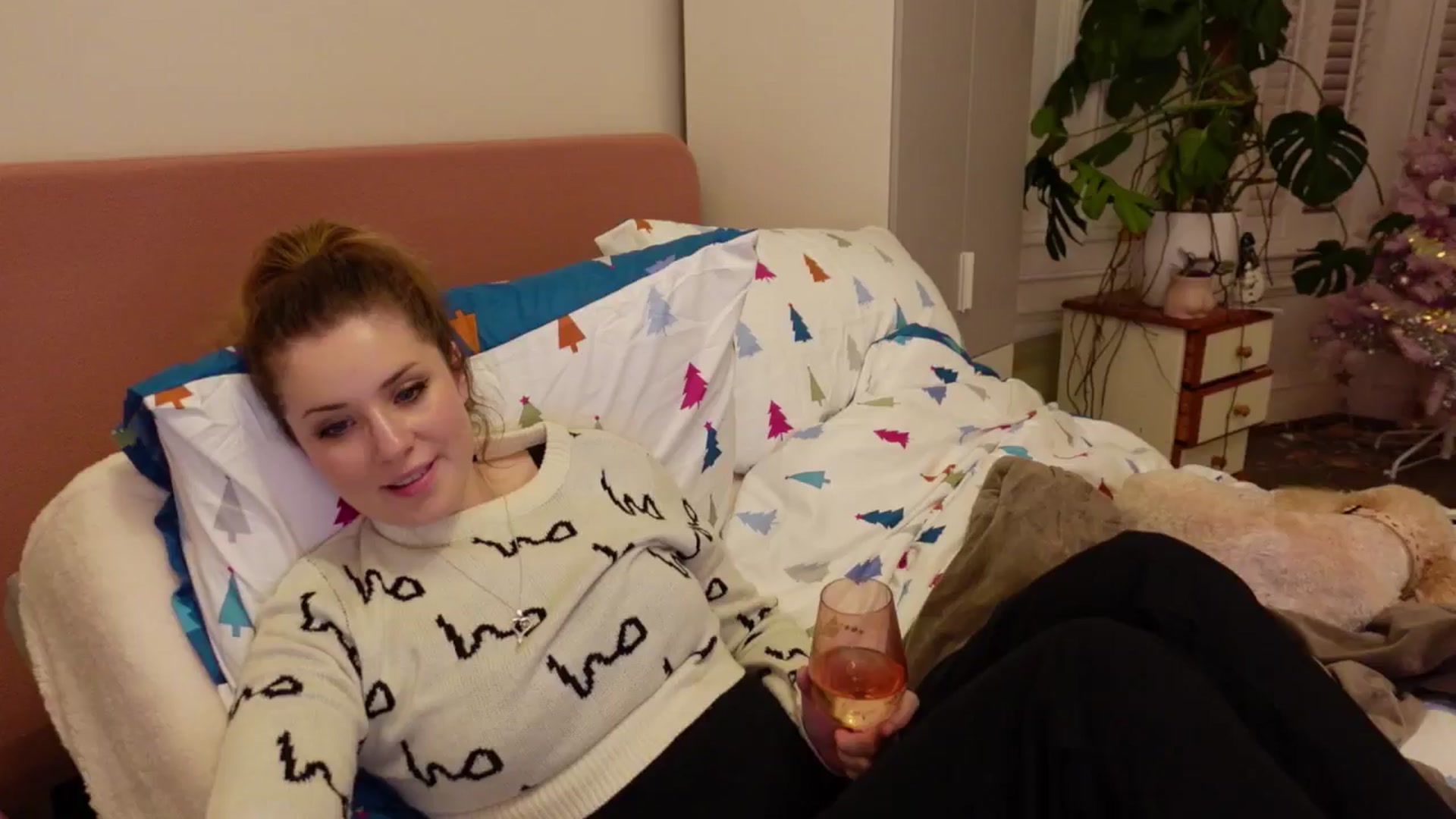 Gallery image thumbnail from Larah_Sky's myfreecams stream on, 12/25/2024, 21:20 image 15 of 20