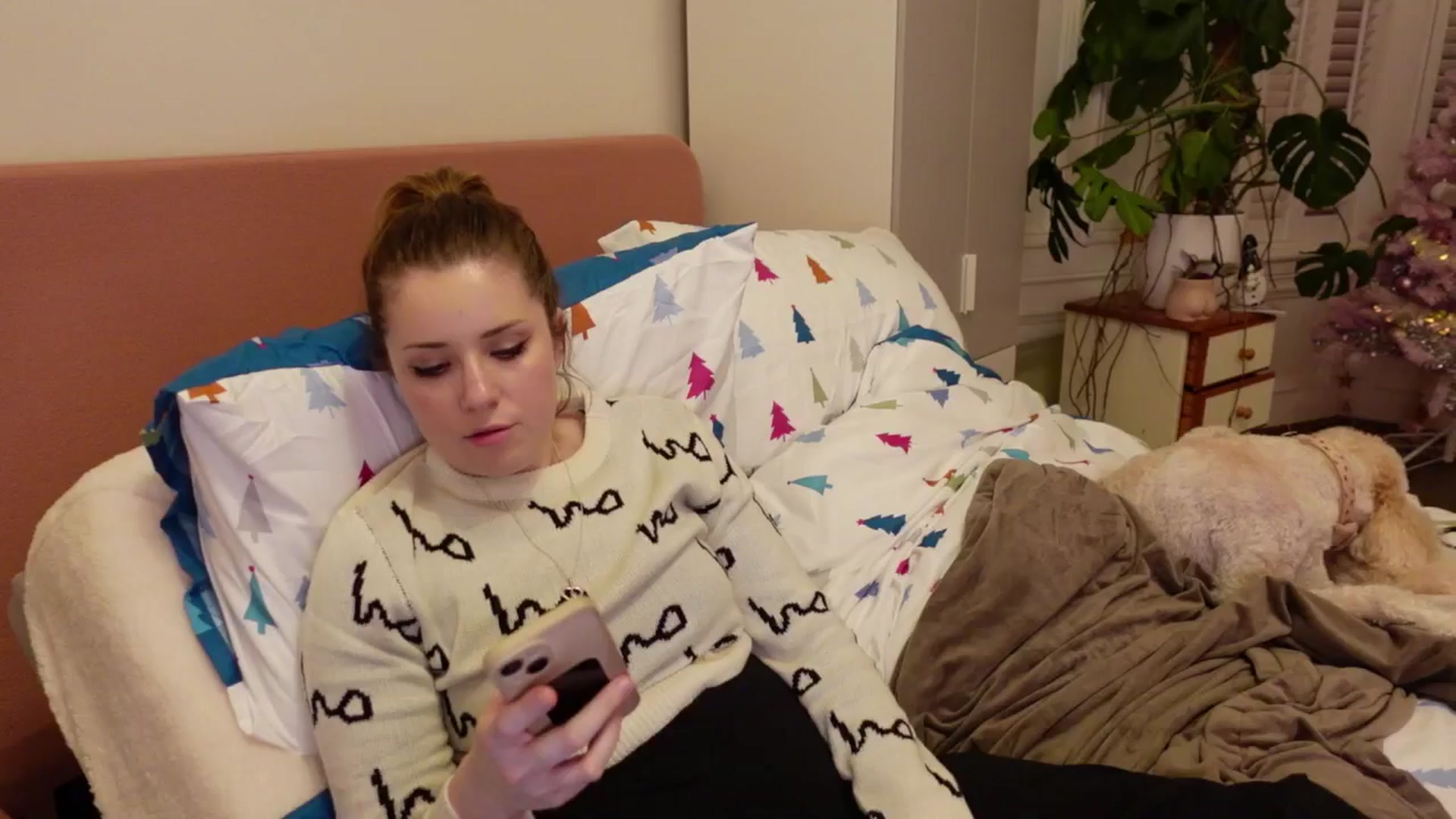Gallery image thumbnail from Larah_Sky's myfreecams stream on, 12/25/2024, 21:20 image 5 of 20
