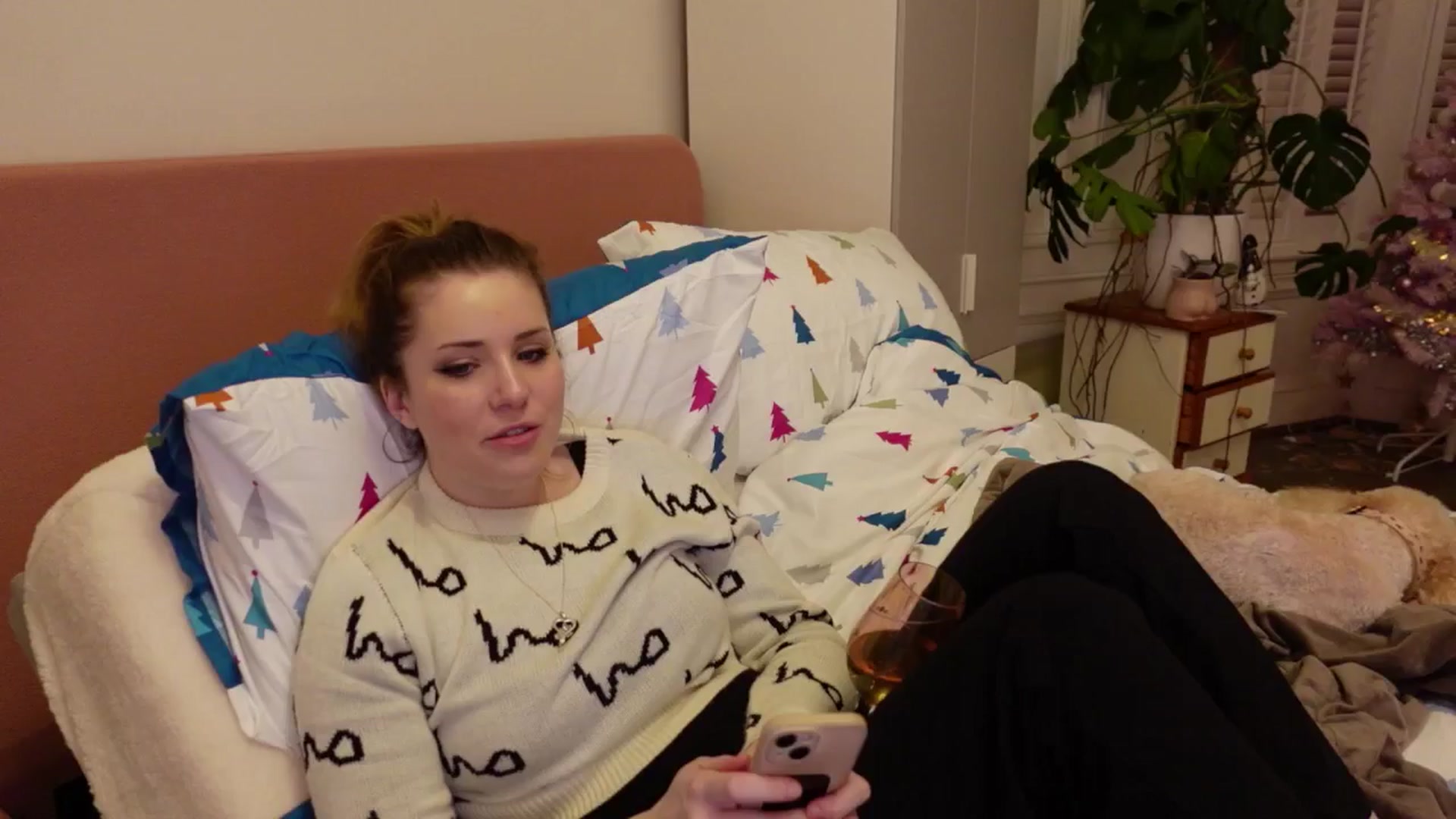 Gallery image thumbnail from Larah_Sky's myfreecams stream on, 12/25/2024, 21:20 image 12 of 20