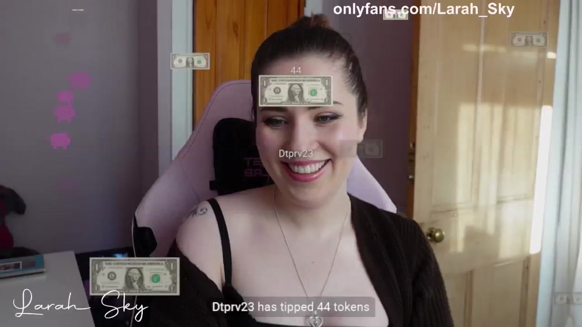 Gallery image thumbnail from Larah_Sky's myfreecams stream on, 01/25/2025, 13:42 image 9 of 20