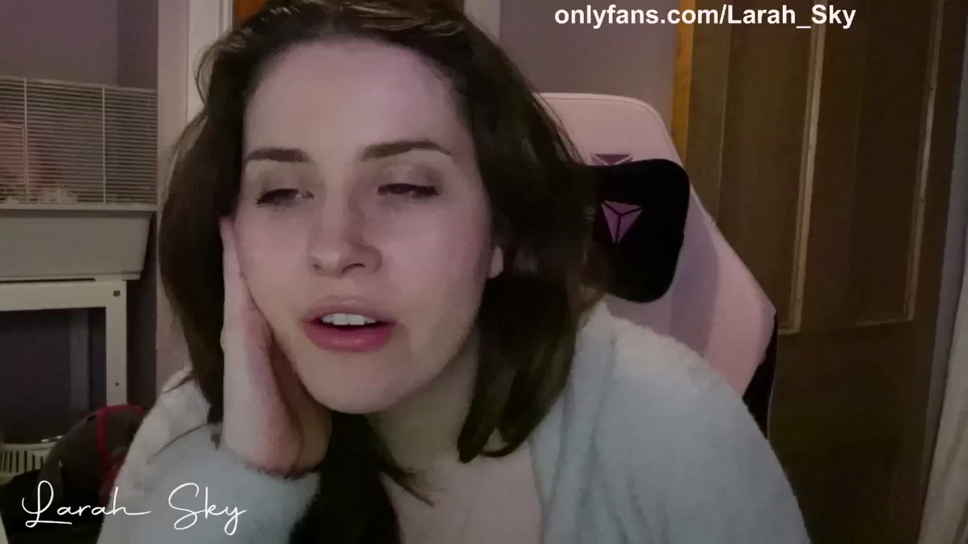 Gallery image thumbnail from Larah_Sky's myfreecams stream on, 02/24/2025, 22:53 image 15 of 20