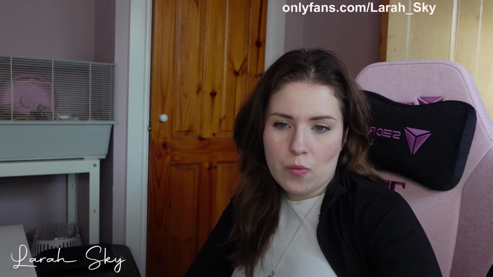 Gallery image thumbnail from Larah_Sky's myfreecams stream on, 03/02/2025, 16:35 image 10 of 20