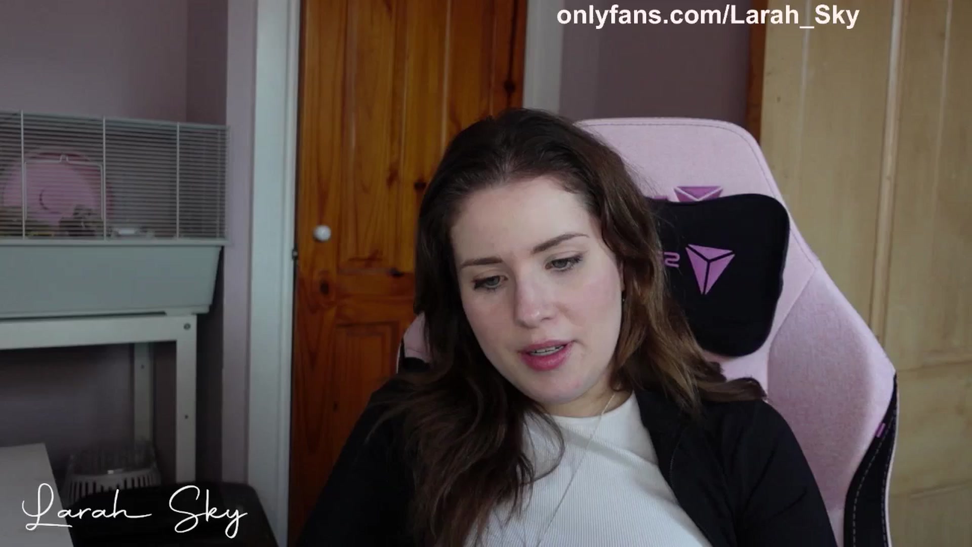 Gallery image thumbnail from Larah_Sky's myfreecams stream on, 03/02/2025, 16:35 image 11 of 20