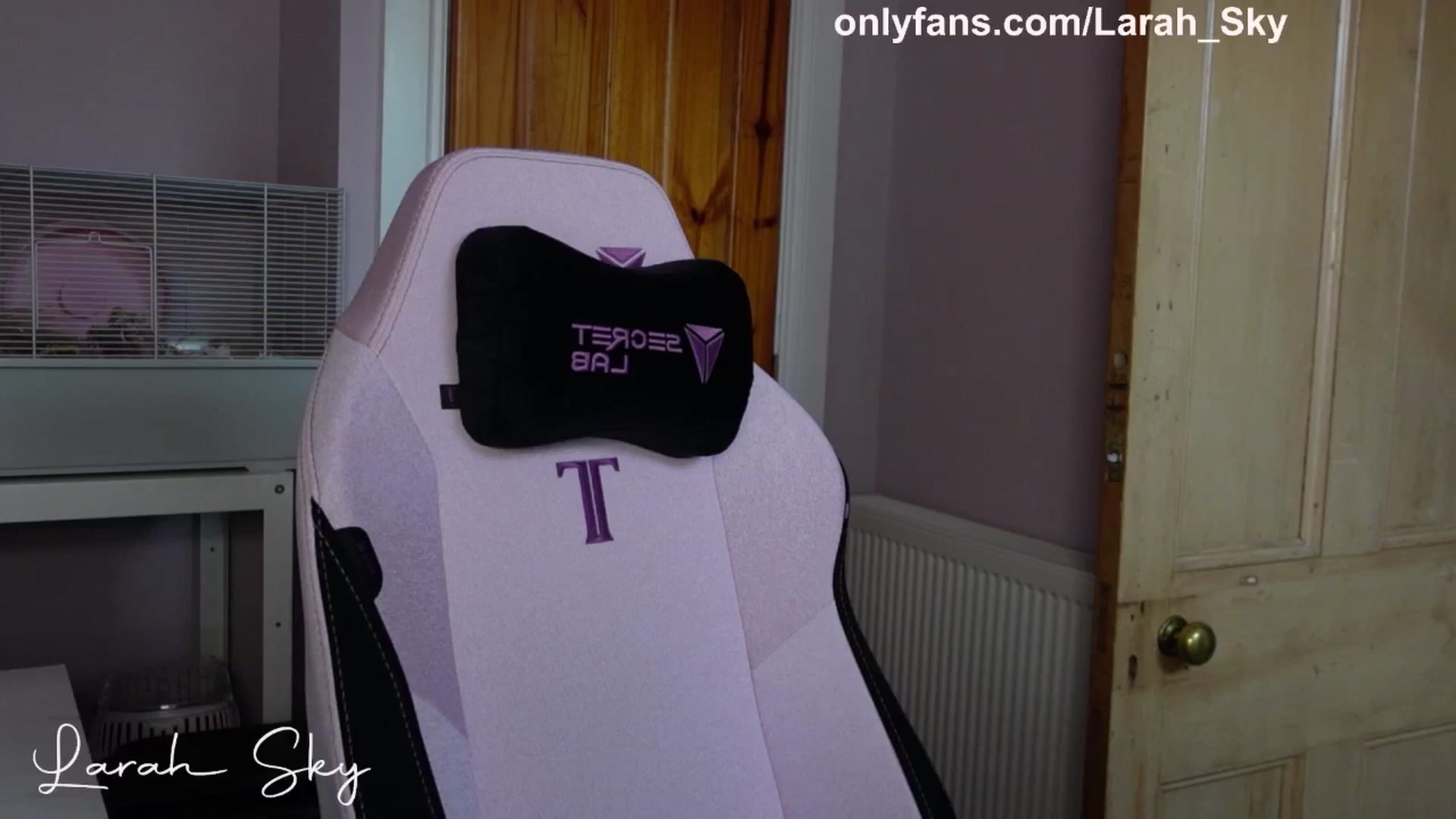Gallery image thumbnail from Larah_Sky's myfreecams stream on, 03/02/2025, 16:35 image 16 of 20