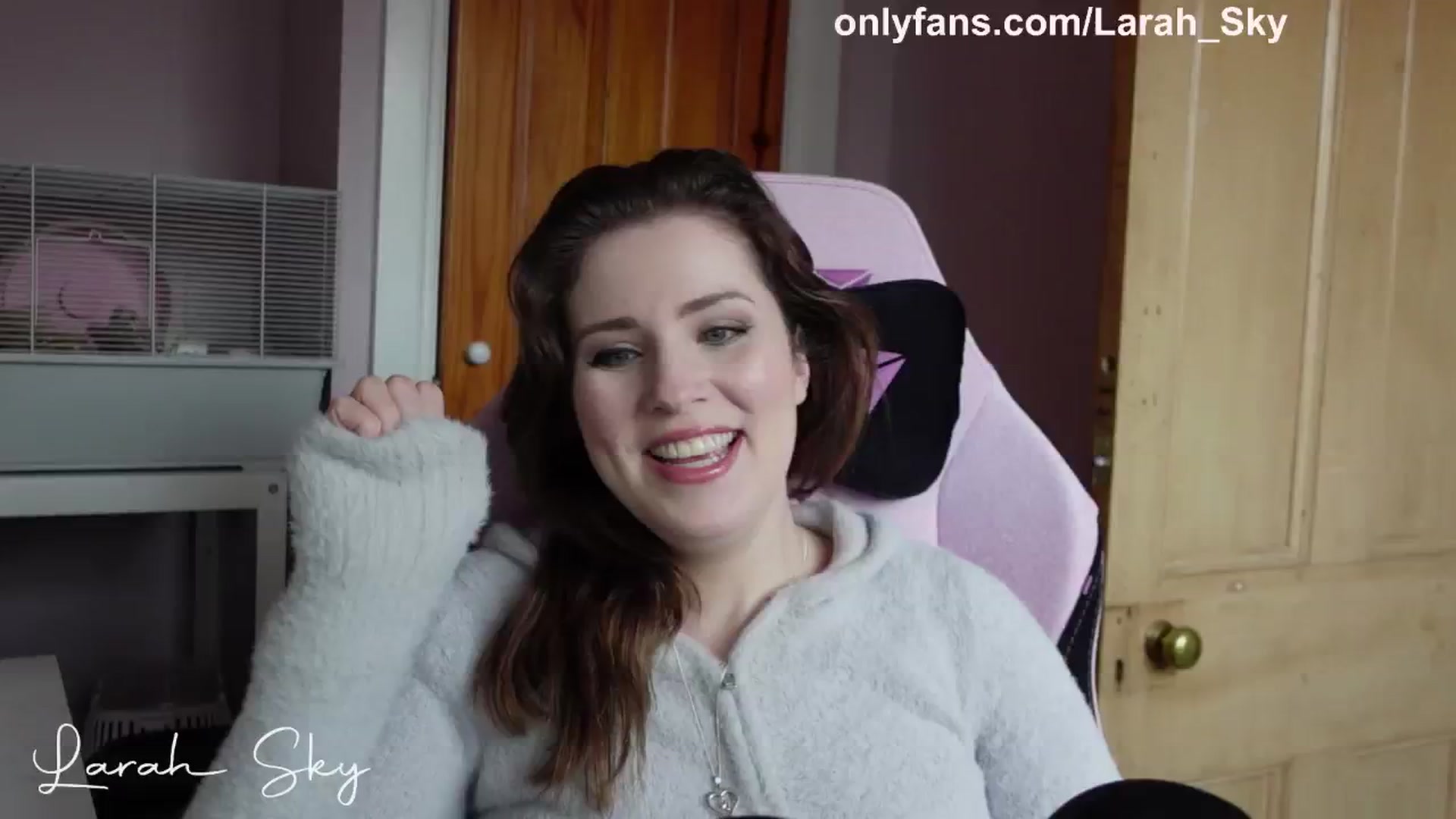 Gallery image thumbnail from Larah_Sky's myfreecams stream on, 03/04/2025, 12:45 image 8 of 20