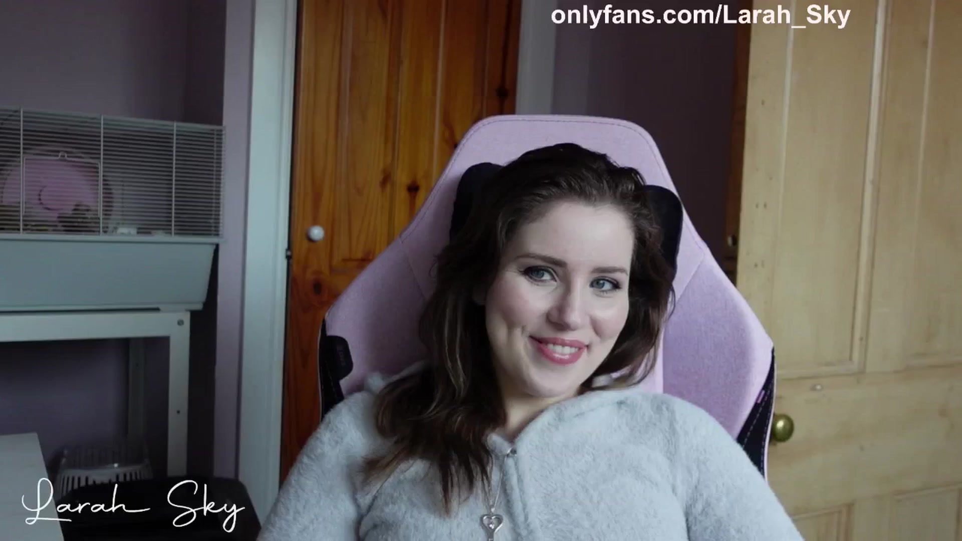Gallery image thumbnail from Larah_Sky's myfreecams stream on, 03/04/2025, 12:45 image 12 of 20