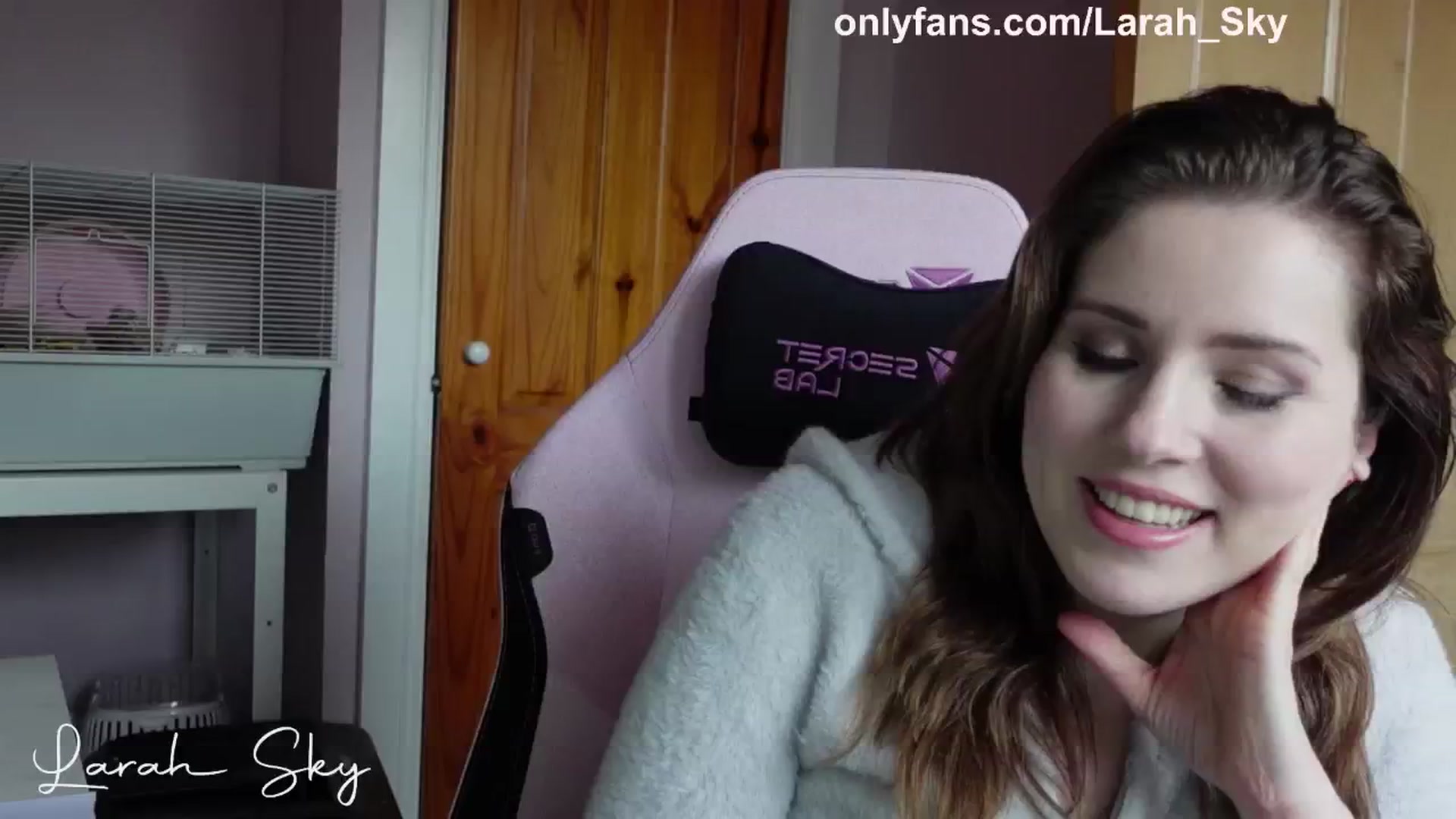 Gallery image thumbnail from Larah_Sky's myfreecams stream on, 03/04/2025, 13:33 image 16 of 20