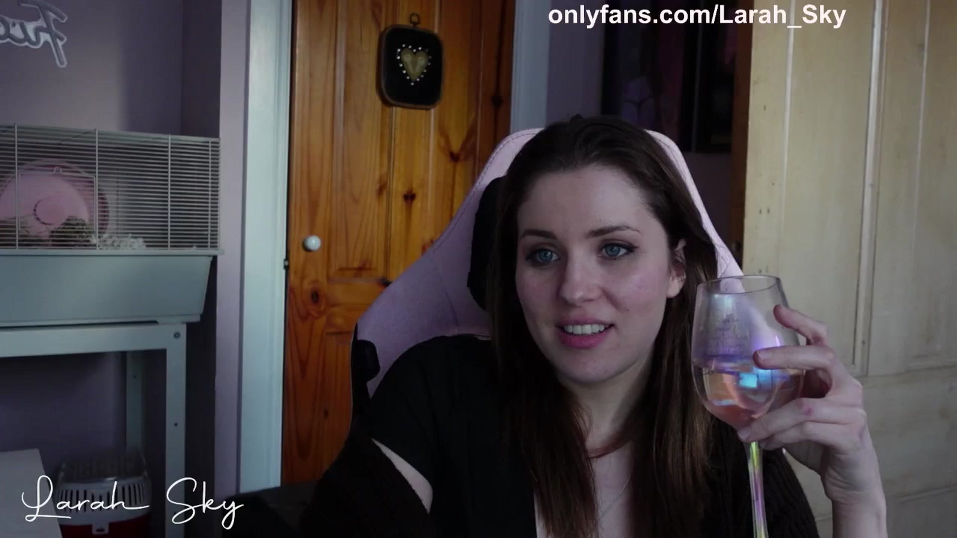Gallery image thumbnail from Larah_Sky's myfreecams stream on, 03/15/2025, 18:33 image 12 of 20