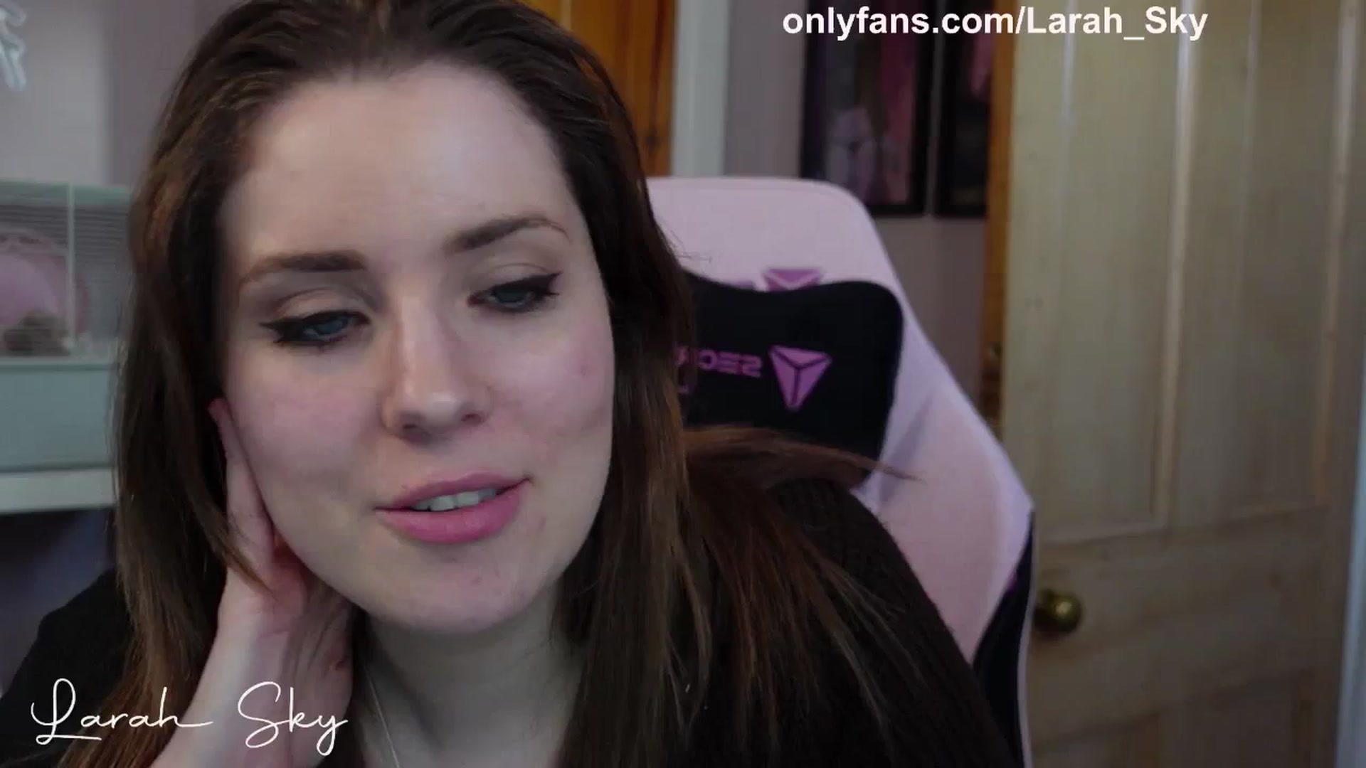 Gallery image thumbnail from Larah_Sky's myfreecams stream on, 03/15/2025, 18:33 image 8 of 20