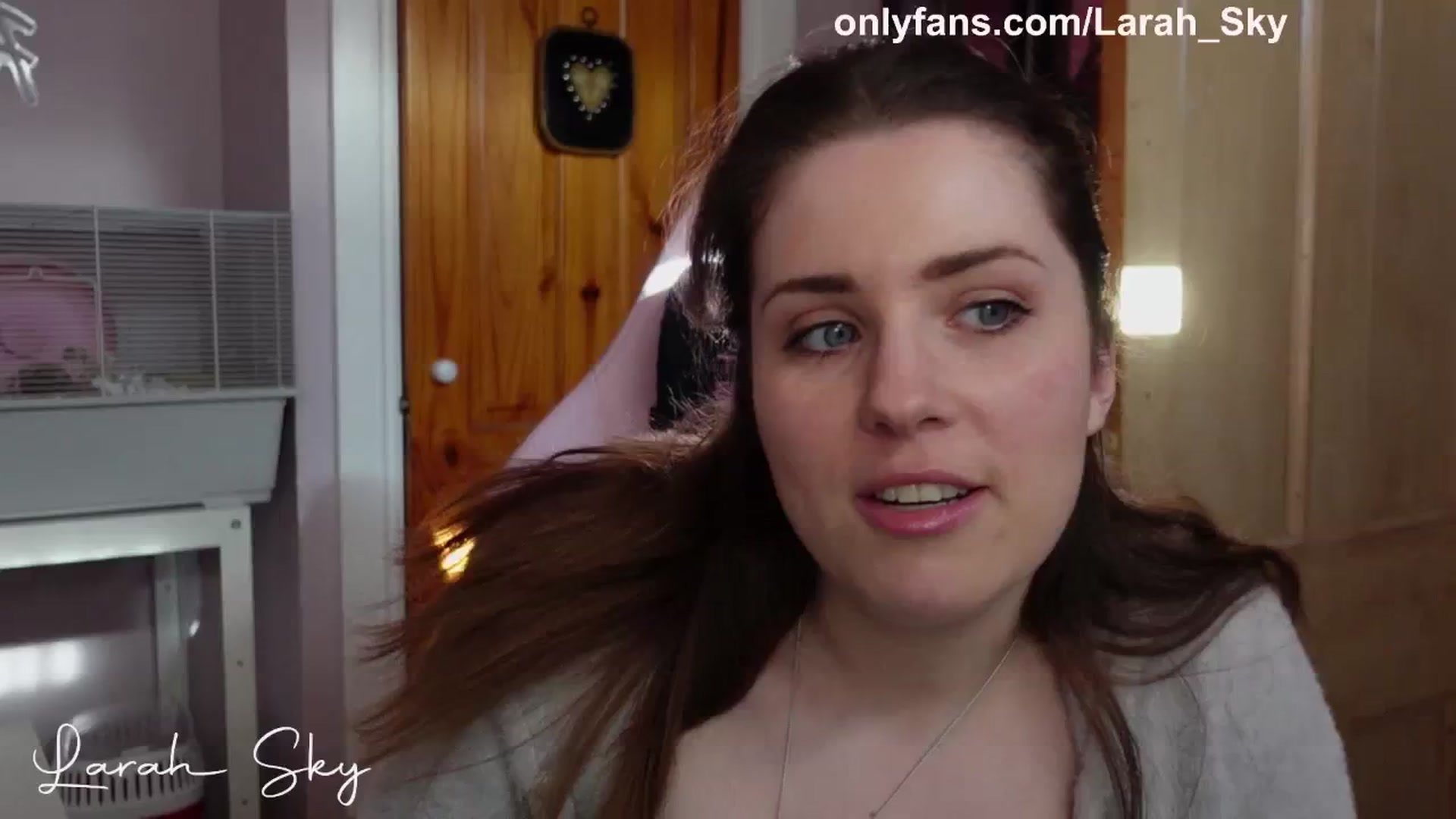 Gallery image thumbnail from Larah_Sky's myfreecams stream on, 03/28/2025, 17:00 image 3 of 20