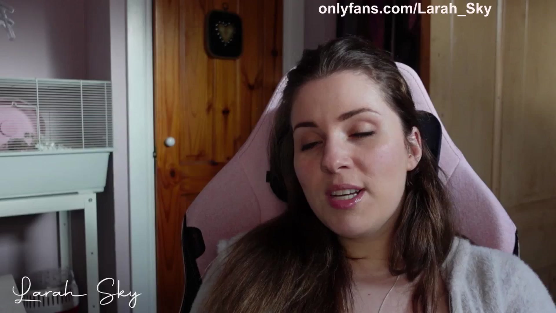 Gallery image thumbnail from Larah_Sky's myfreecams stream on, 03/28/2025, 17:00 image 1 of 20