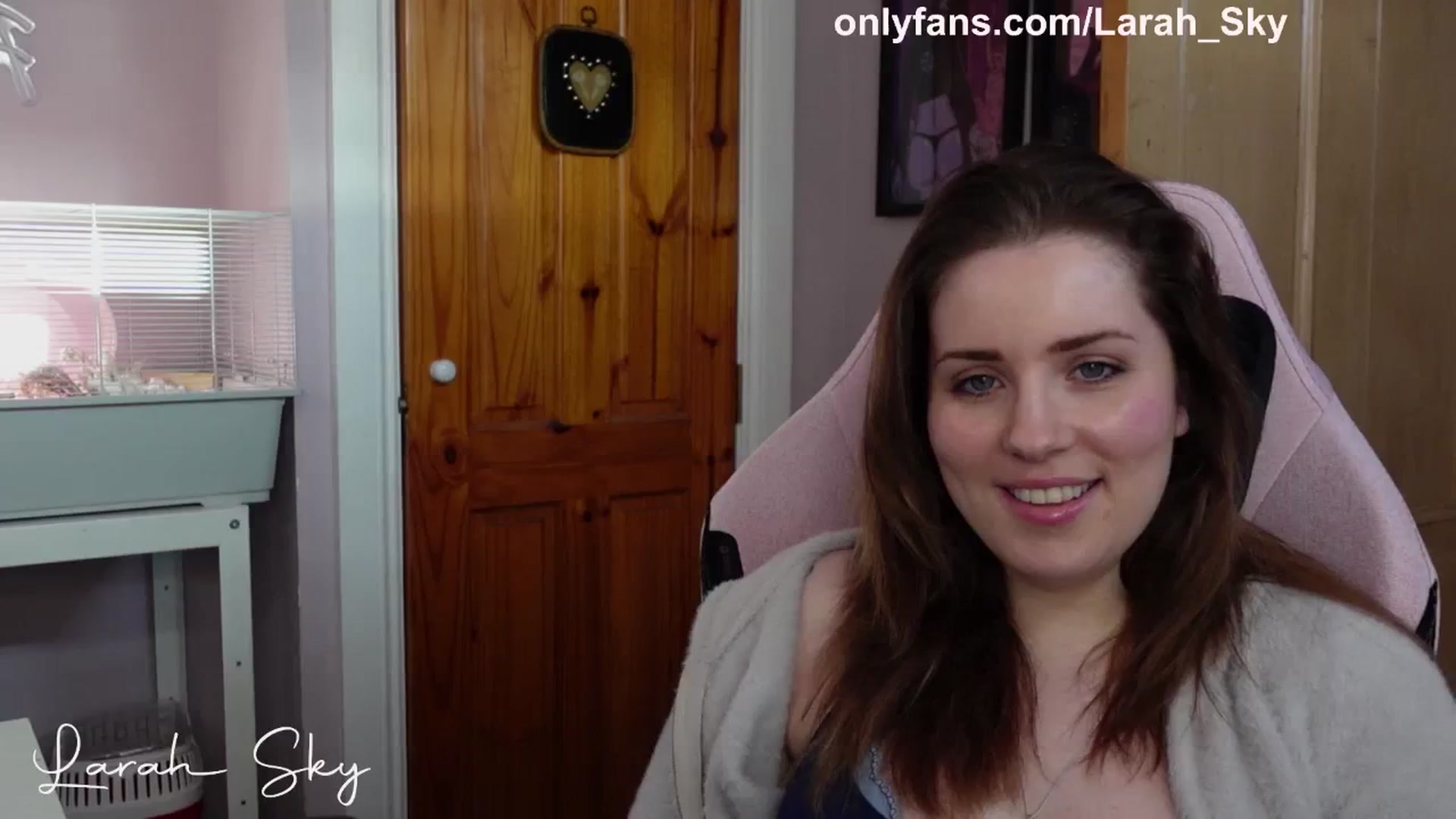 Gallery image thumbnail from Larah_Sky's myfreecams stream on, 03/28/2025, 17:00 image 18 of 20