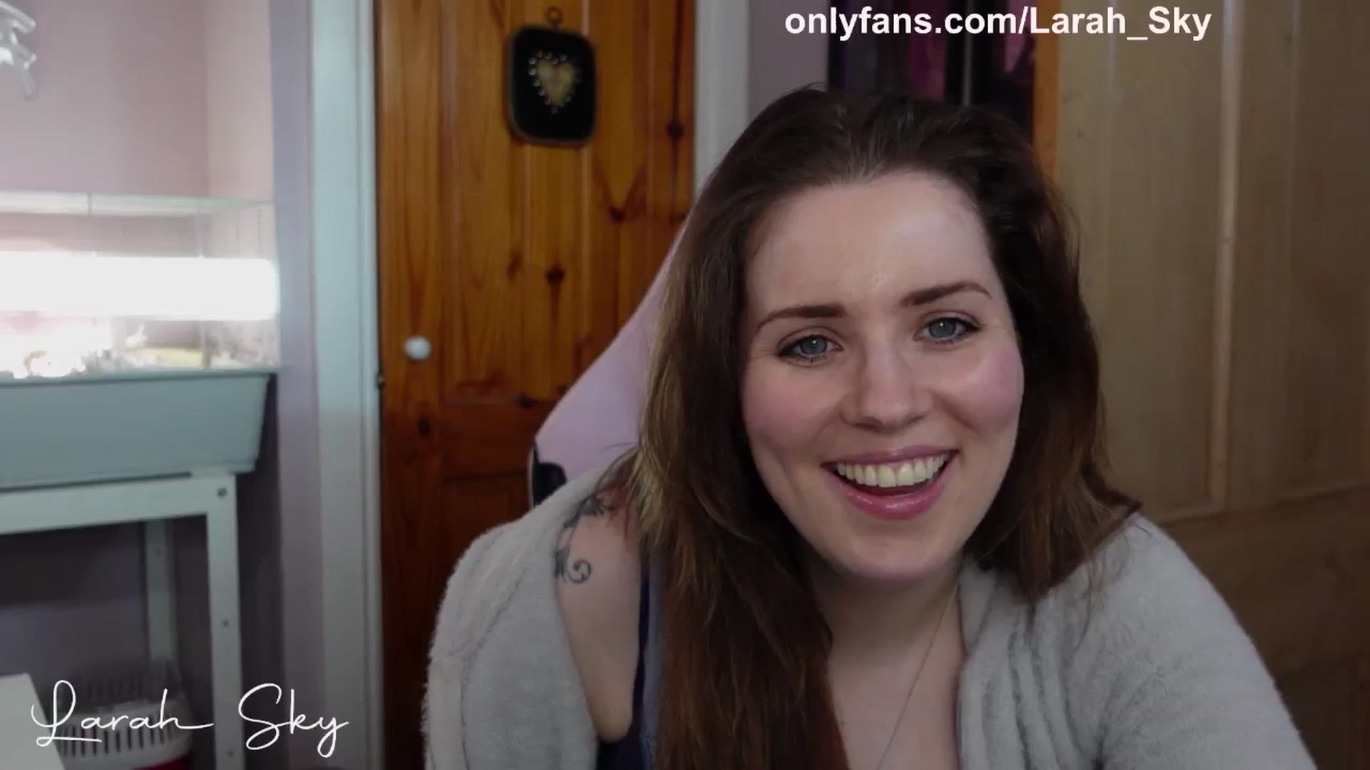 Gallery image thumbnail from Larah_Sky's myfreecams stream on, 03/28/2025, 17:00 image 16 of 20