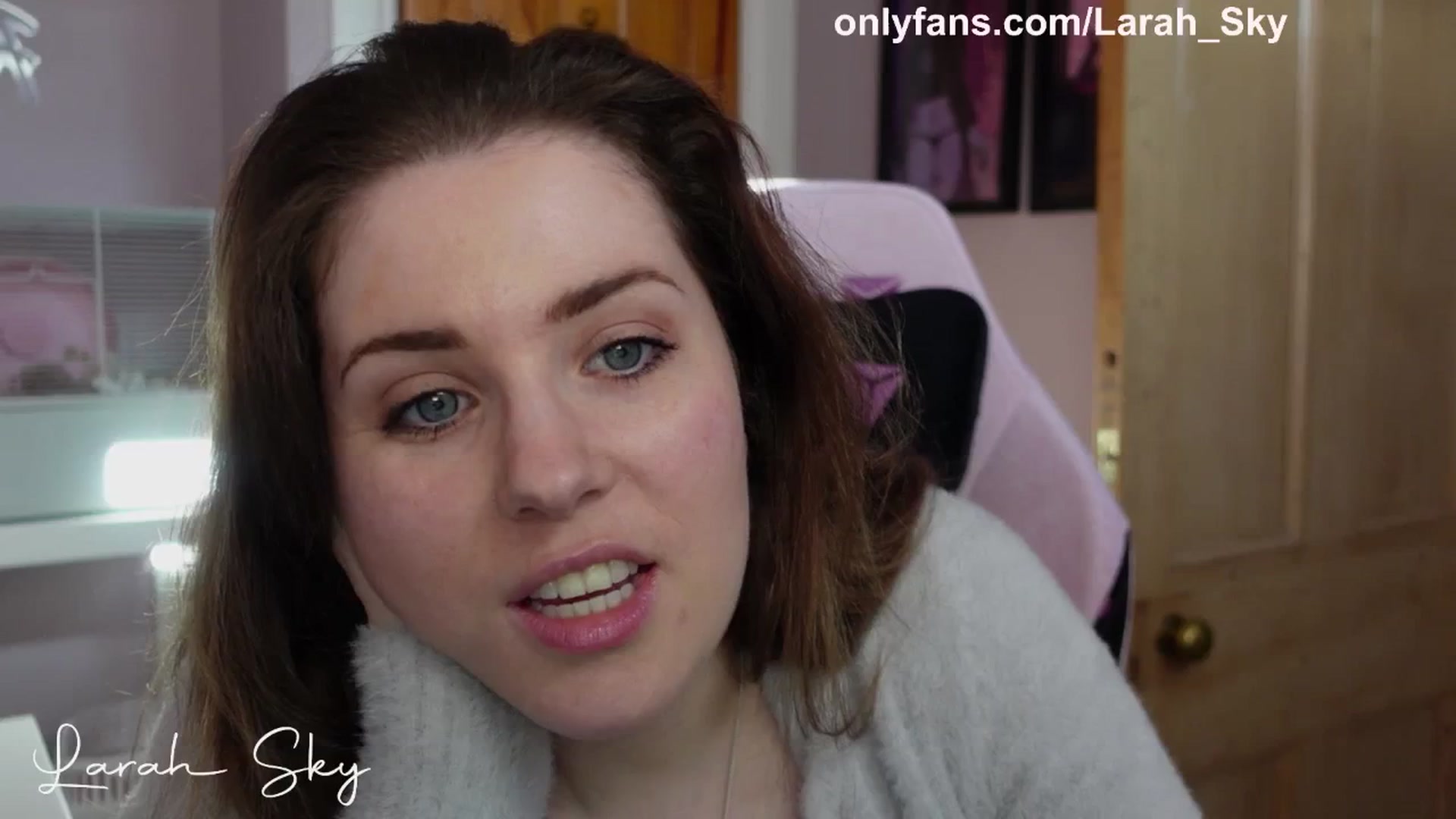 Gallery image thumbnail from Larah_Sky's myfreecams stream on, 03/28/2025, 17:00 image 8 of 20