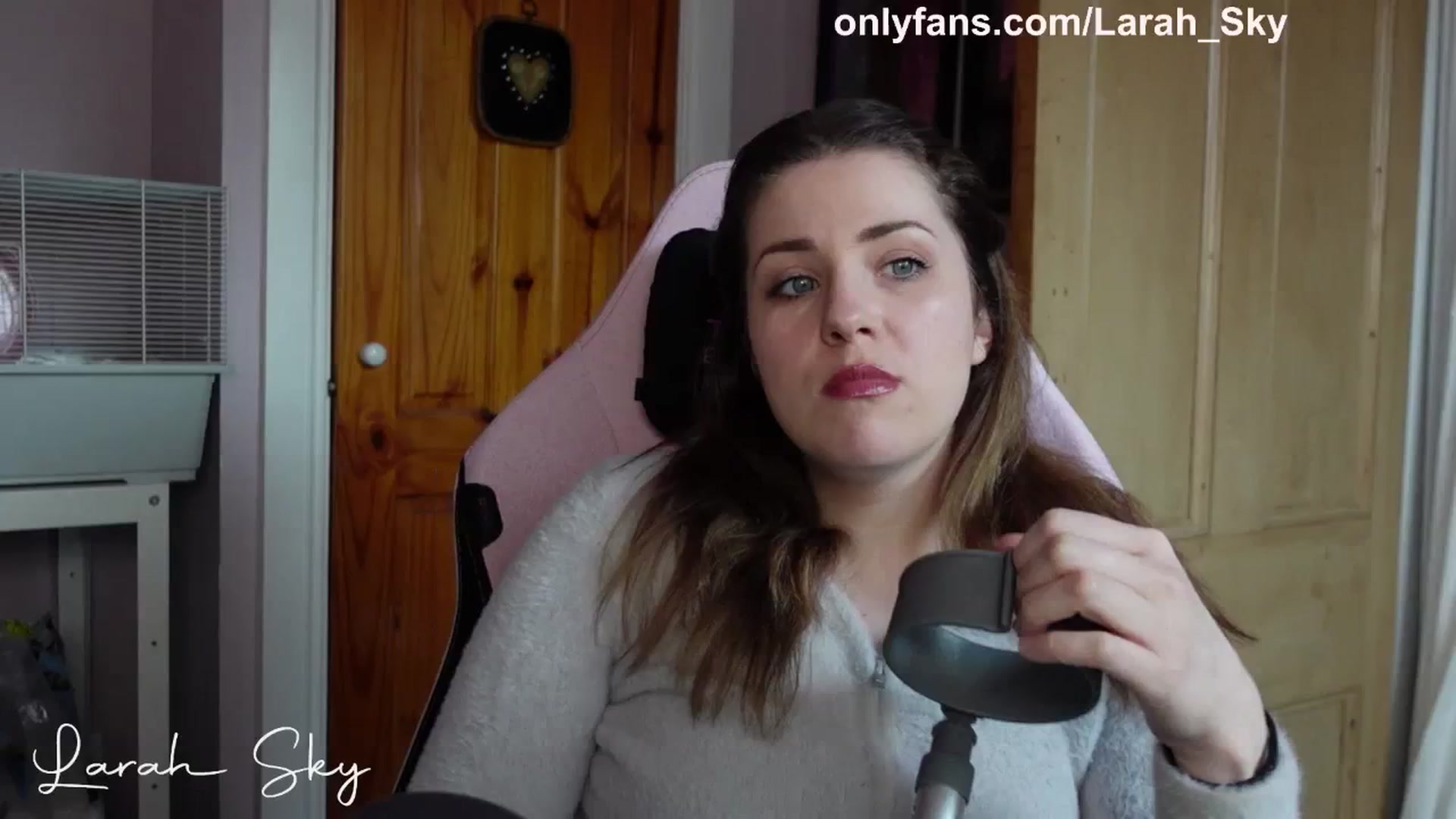 Gallery image thumbnail from Larah_Sky's myfreecams stream on, 03/29/2025, 11:31 image 8 of 20