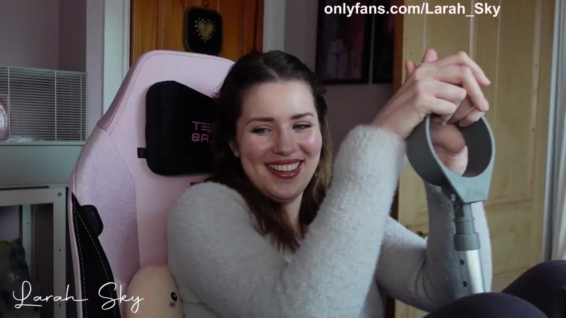 Gallery image thumbnail from Larah_Sky's myfreecams stream on, 03/29/2025, 11:31 image 18 of 20