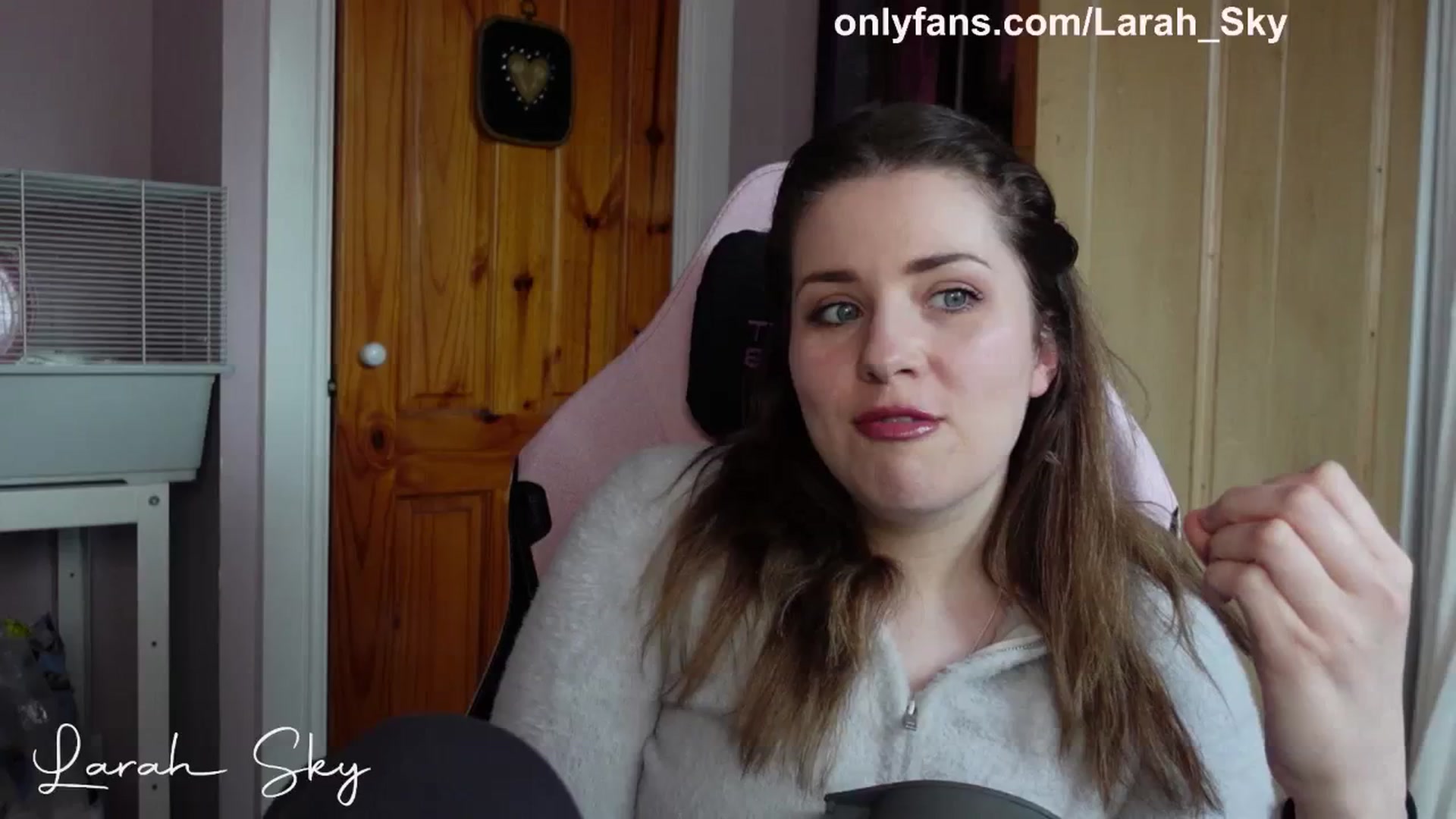 Gallery image thumbnail from Larah_Sky's myfreecams stream on, 03/29/2025, 11:31 image 9 of 20